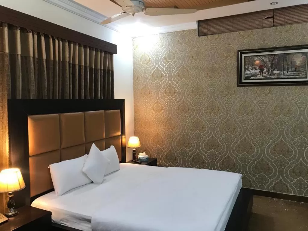 Bed in Hotel Red Line