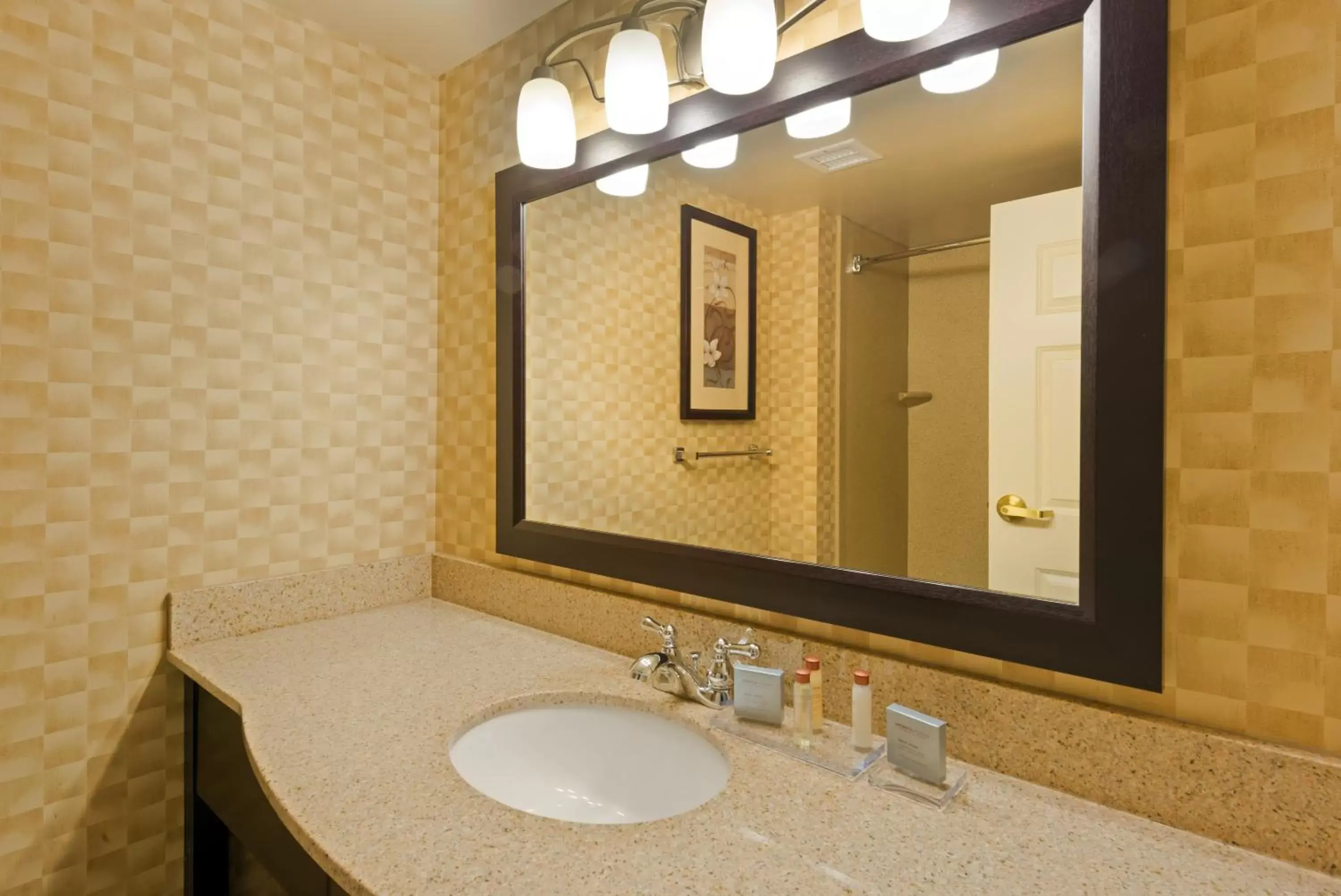 Bathroom in Wingate by Wyndham Erlanger - Florence - Cincinnati South