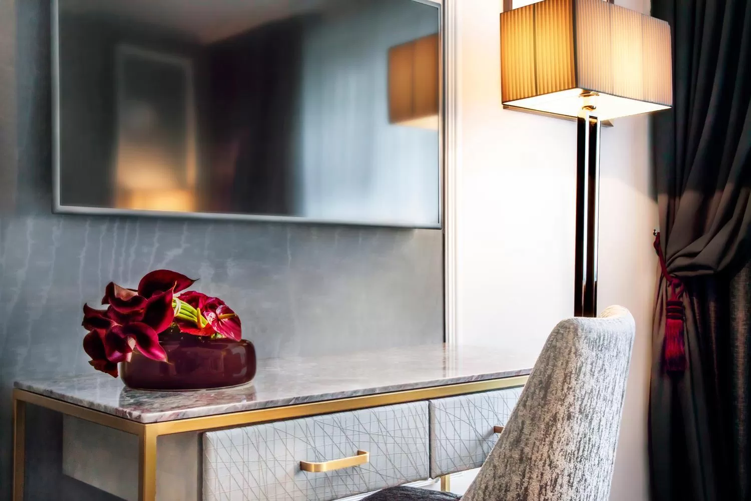 TV and multimedia in Royal Manotel