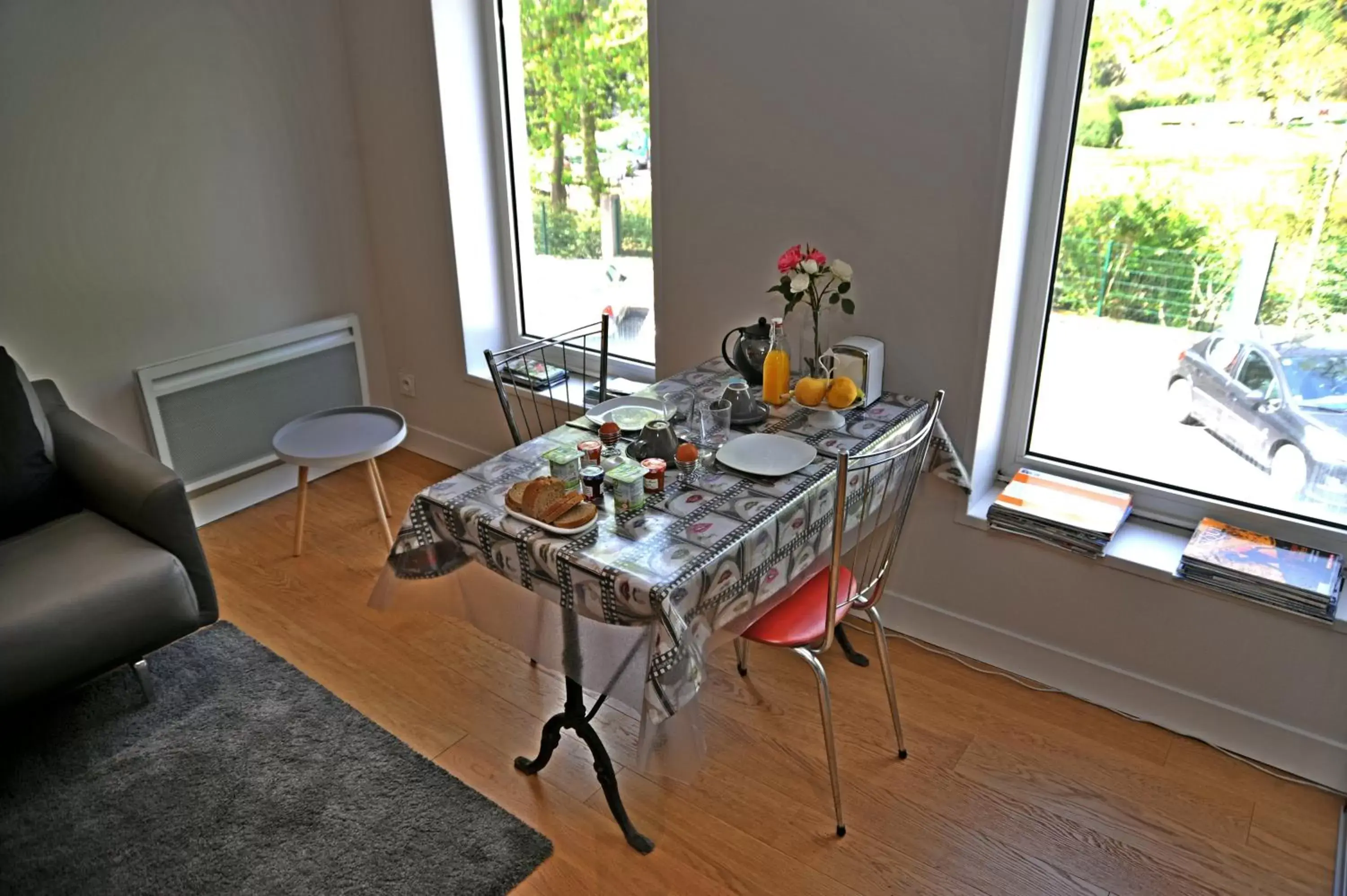 Dining Area in Face Au Jardin