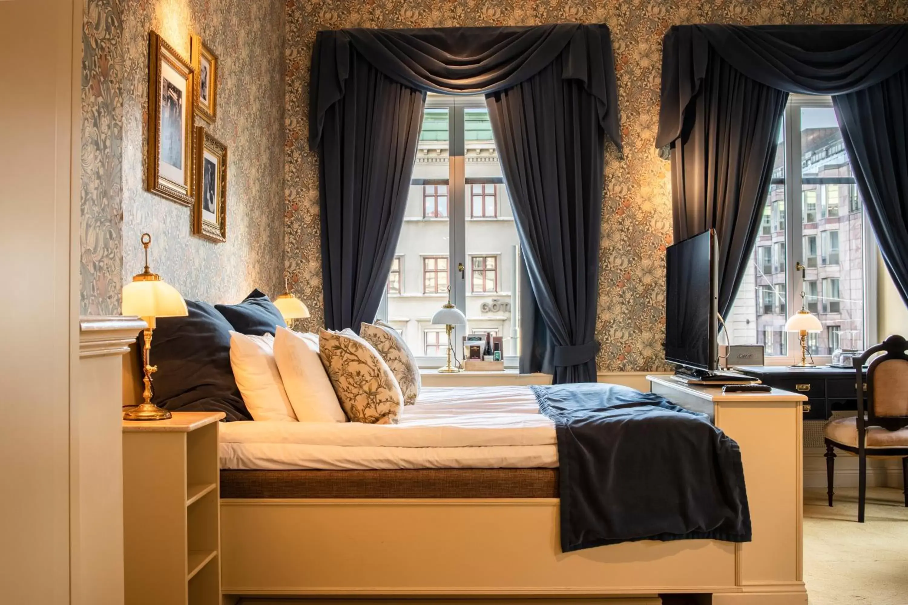 Bedroom, Bed in Hotel Pigalle