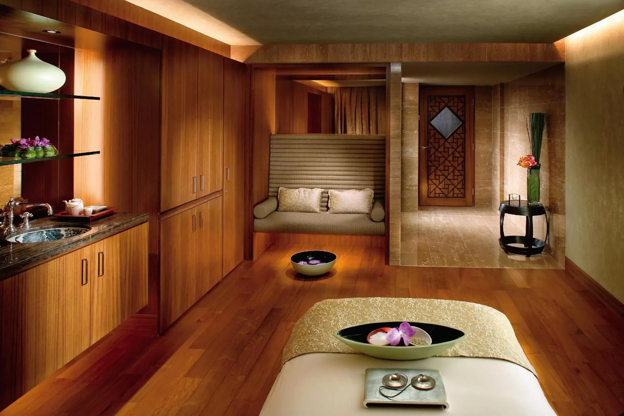 Spa and wellness centre/facilities, Kitchen/Kitchenette in Mandarin Oriental Hong Kong