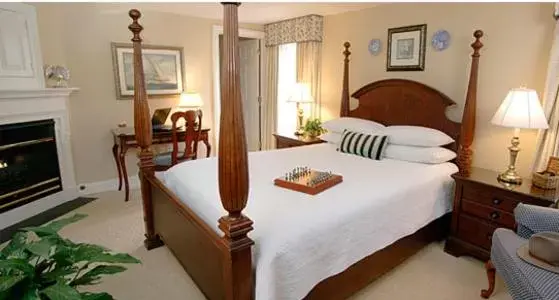 Photo of the whole room, Bed in Lambertville House