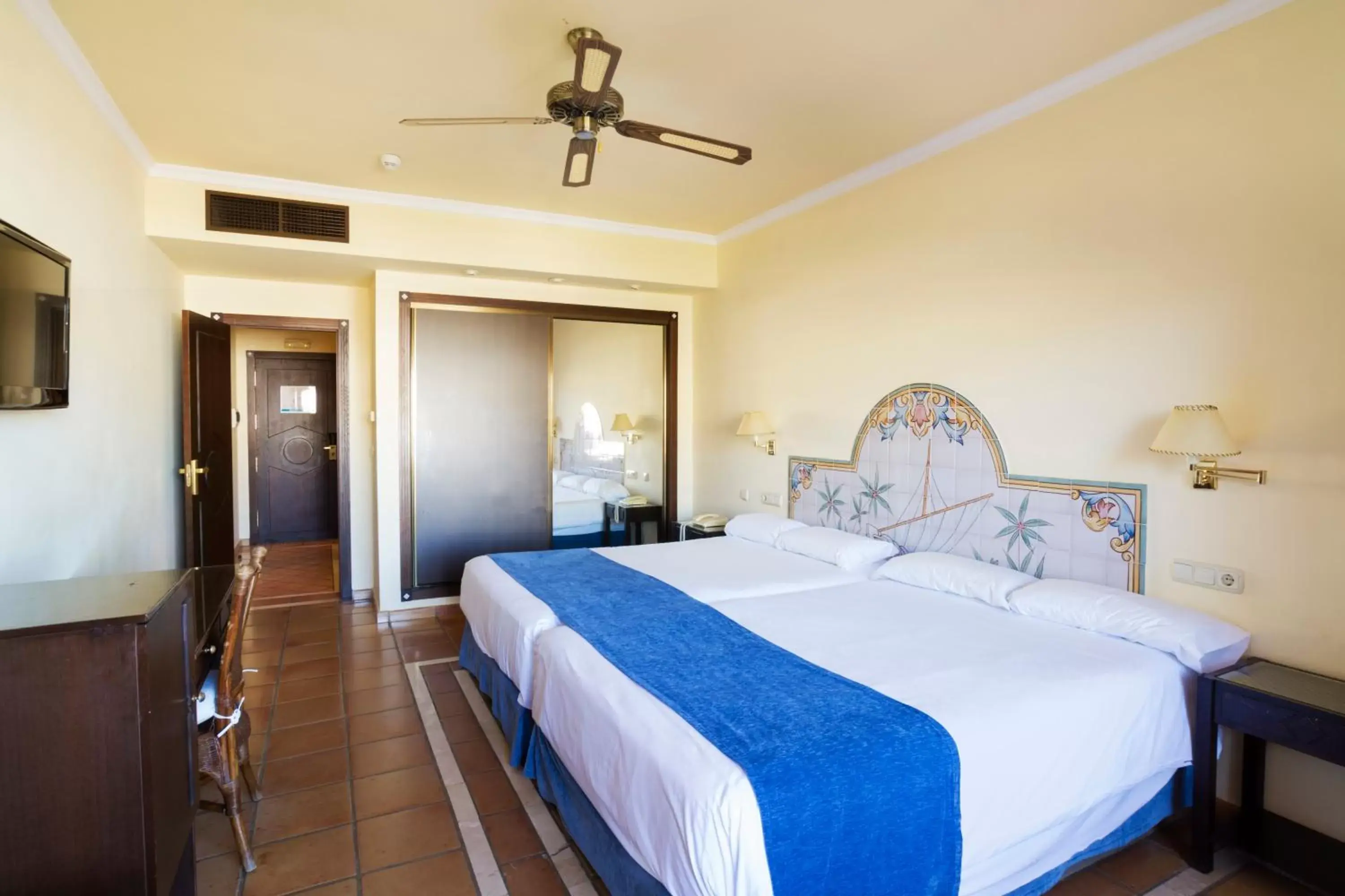 Bedroom, Bed in Ibersol Almuñecar Beach & Spa Hotel