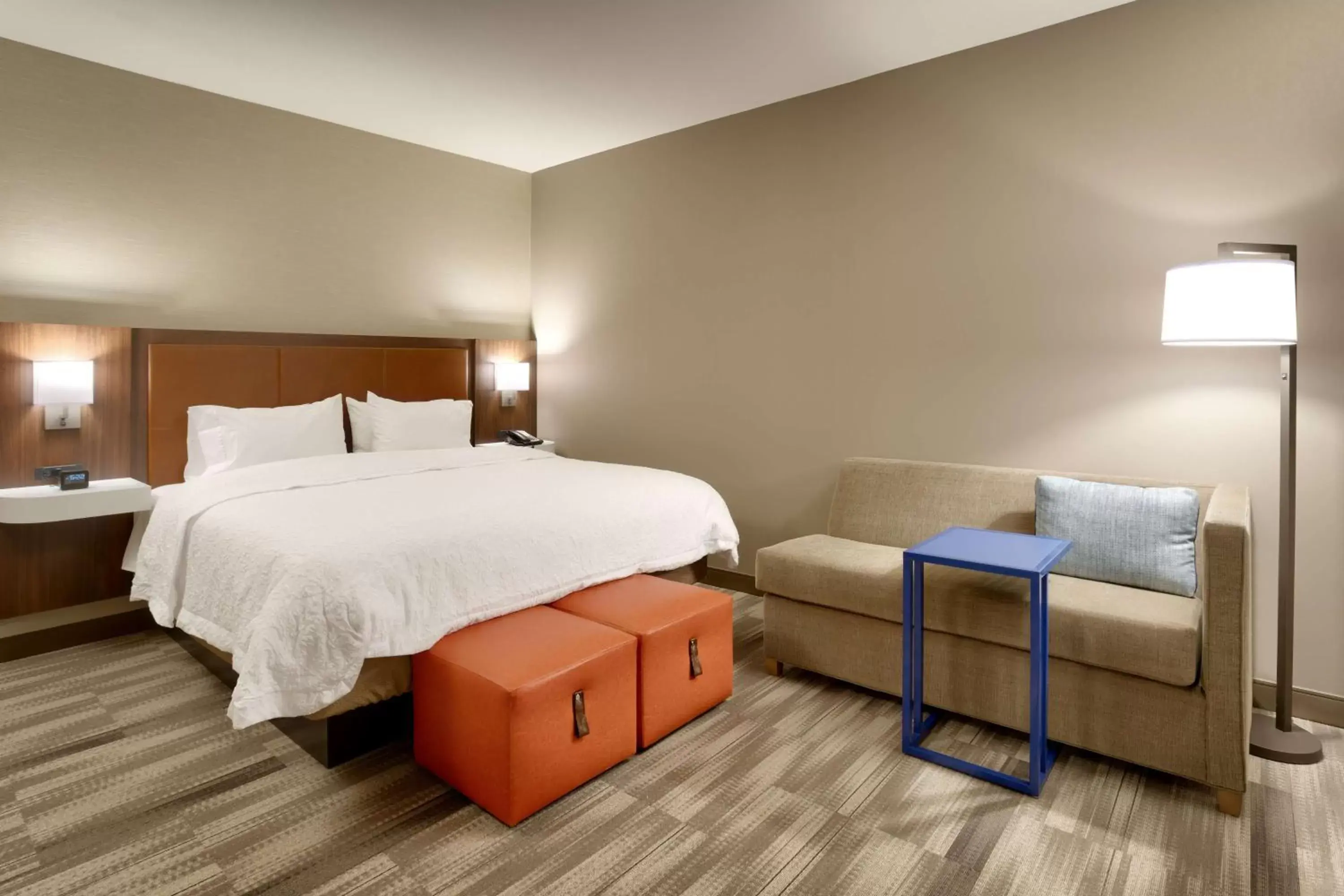 Living room, Bed in Hampton Inn & Suites Rexburg