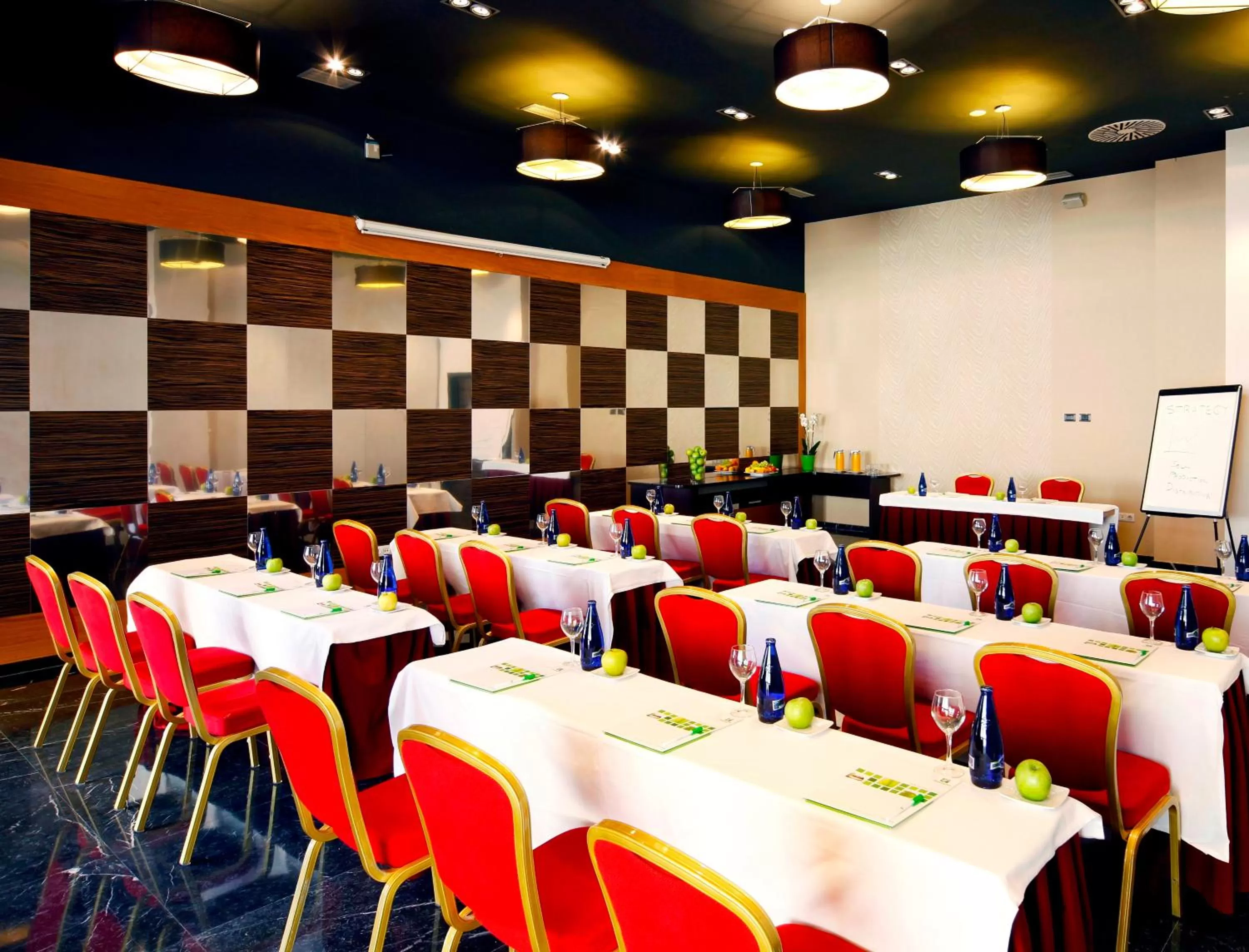 Meeting/conference room in Holiday Inn Madrid - Las Tablas by IHG