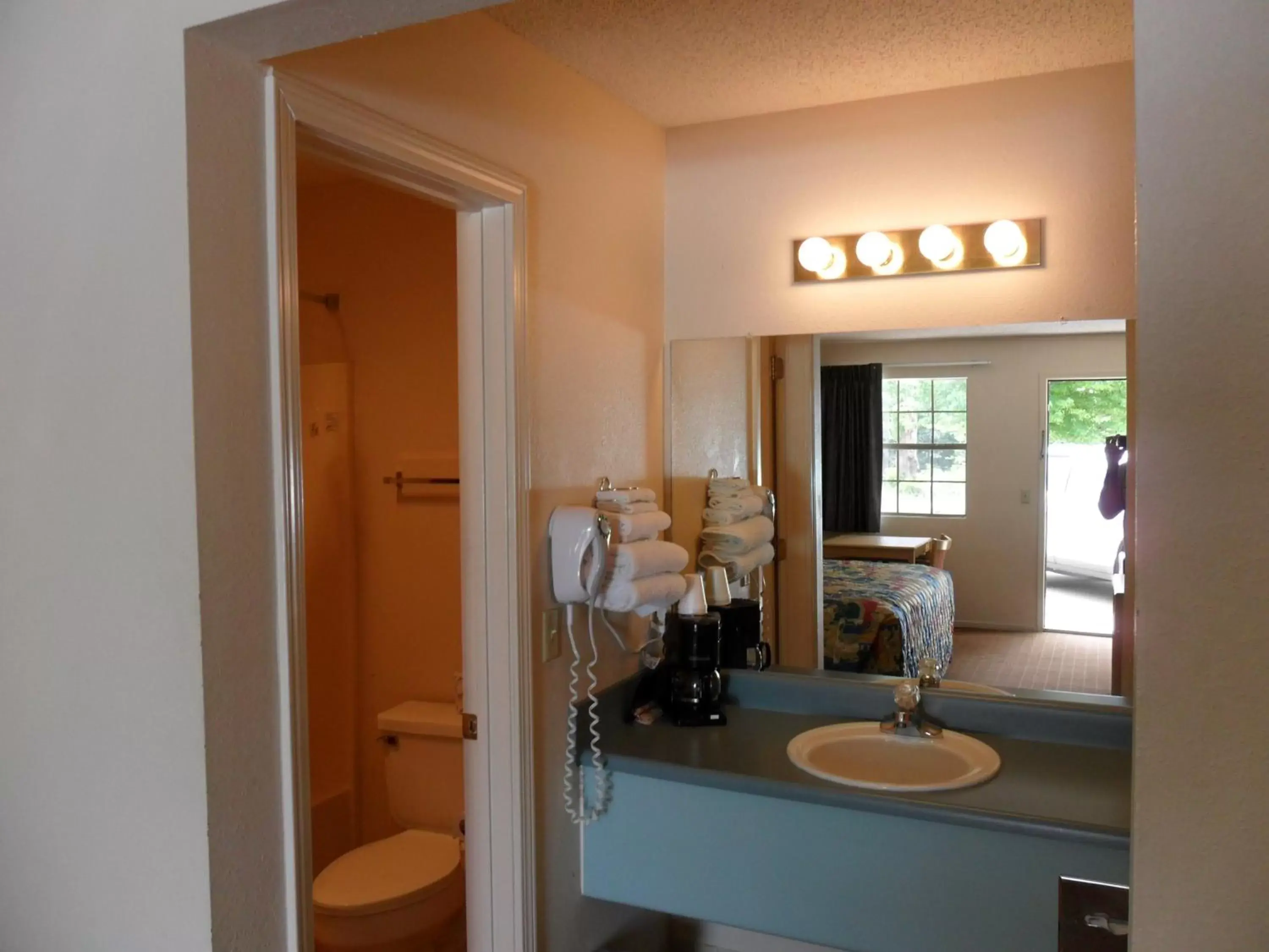 Bathroom in Regency Inn Eureka Springs