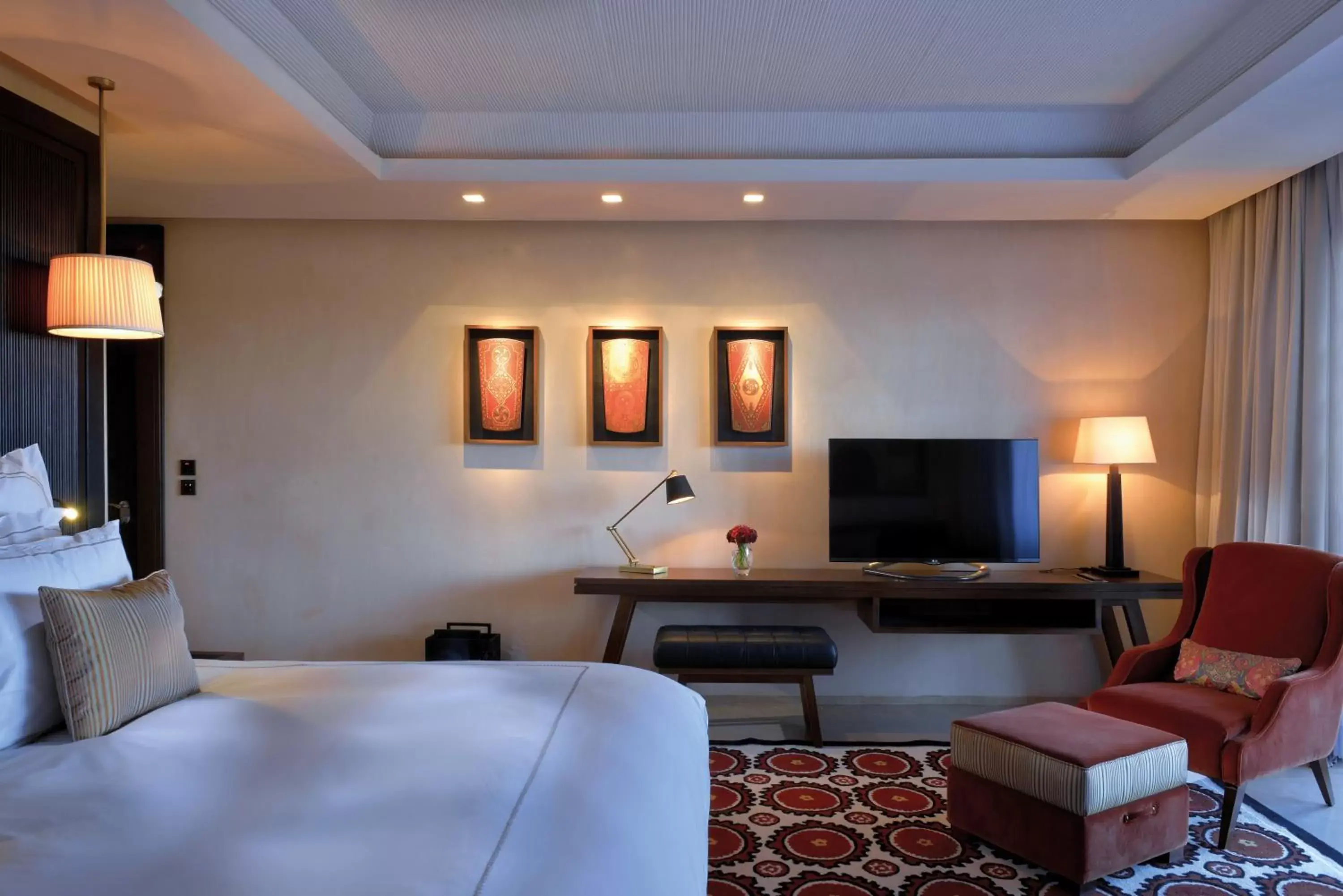 Bedroom, TV/Entertainment Center in Fairmont Royal Palm Marrakech