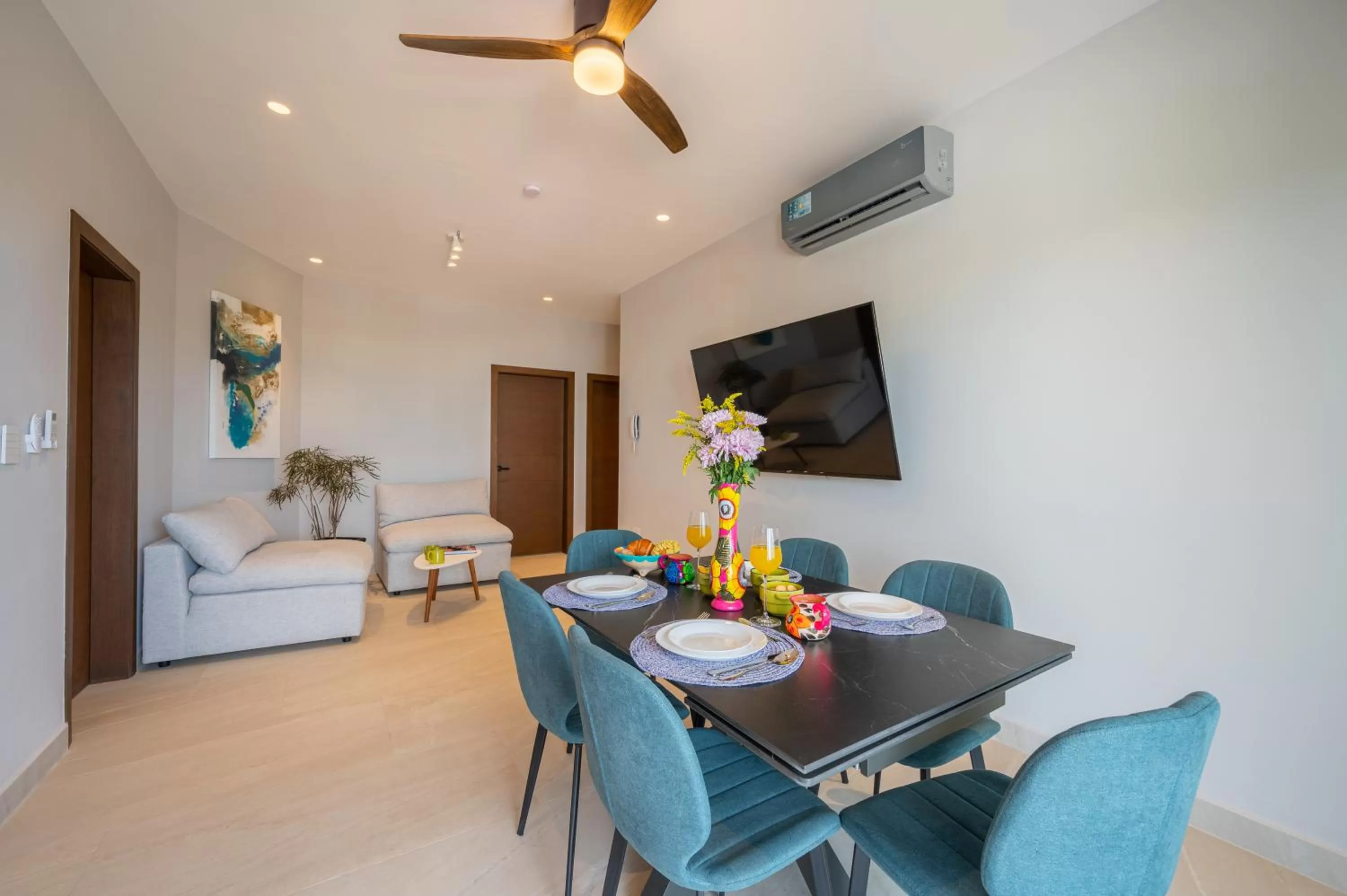 Communal lounge/ TV room in Kippal - Modern Oasis - ApartHotel