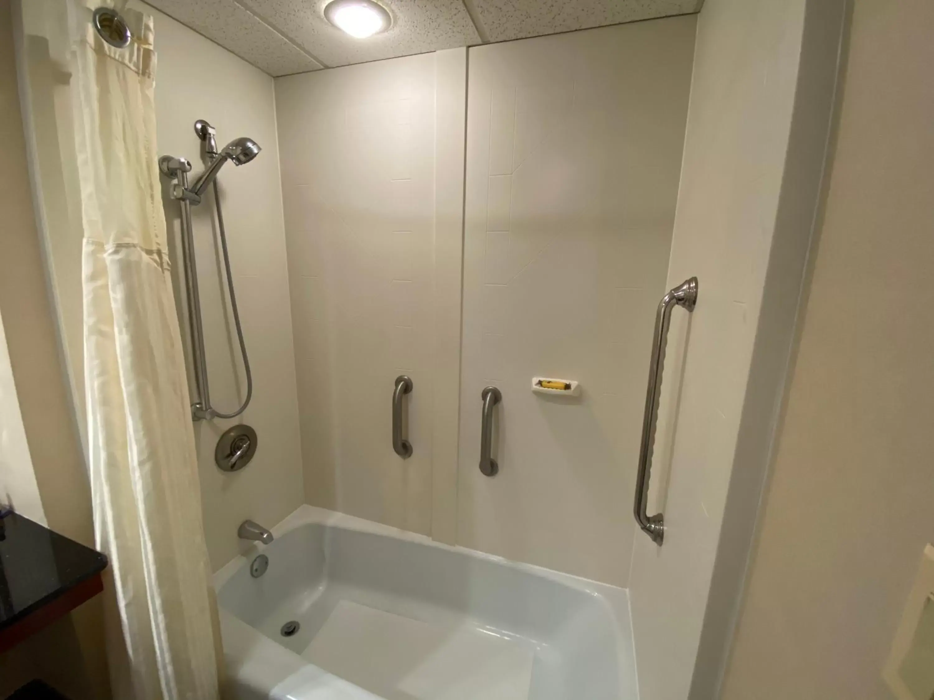 Shower, Bathroom in Best Western Plus Augusta Civic Center Inn