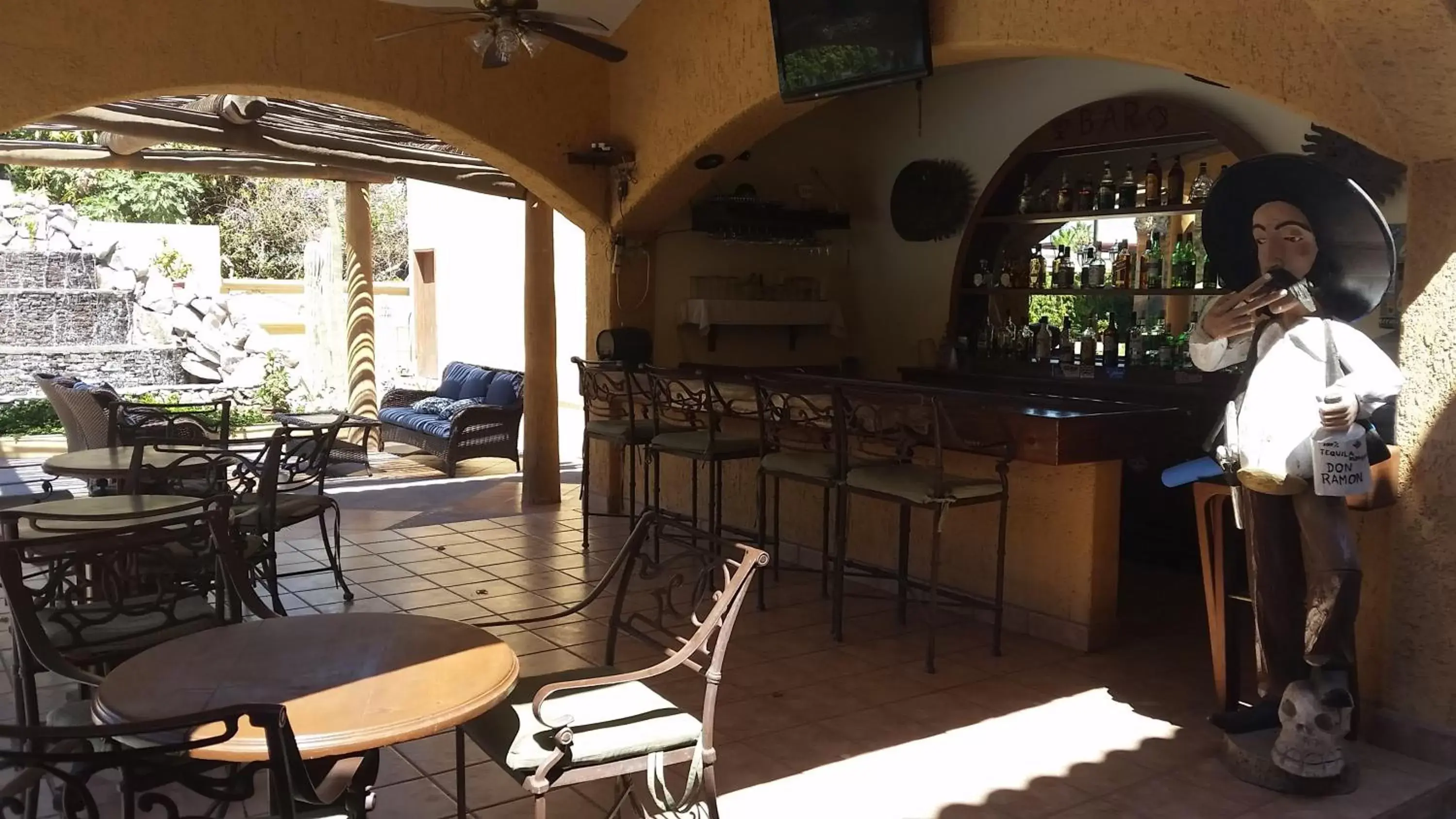 Lounge or bar in Hacienda Suites Loreto