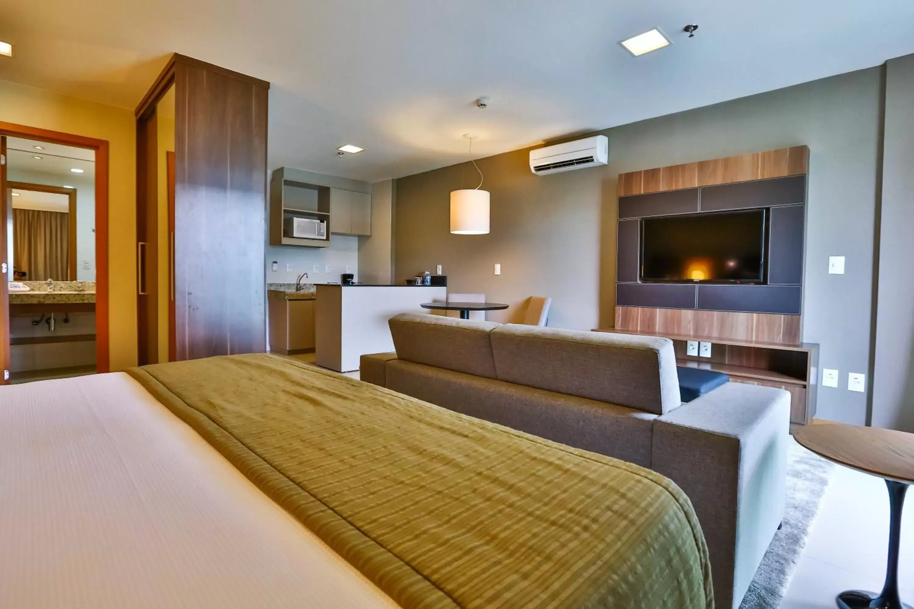 Living room, TV/Entertainment Center in Quality Hotel & Suites Brasília
