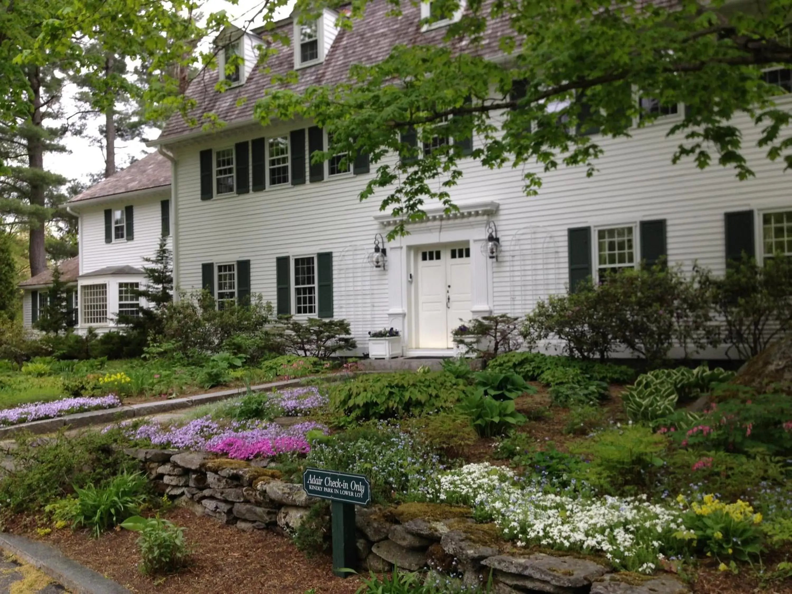 Facade/entrance, Property Building in Adair Country Inn & Restaurant