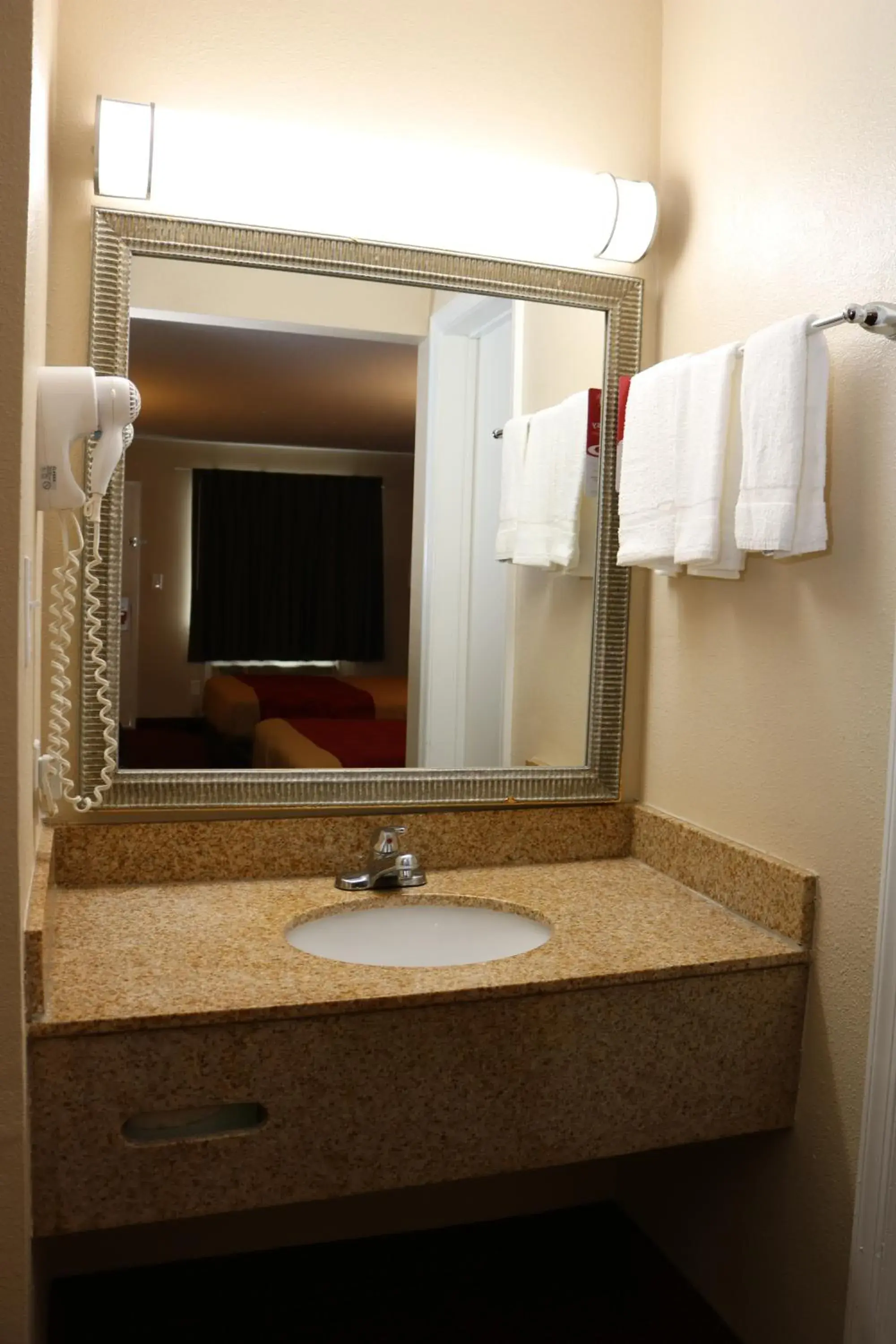 Double Room with Two Double Beds - Smoking in Econo Lodge Chesapeake Route 13 and I-464