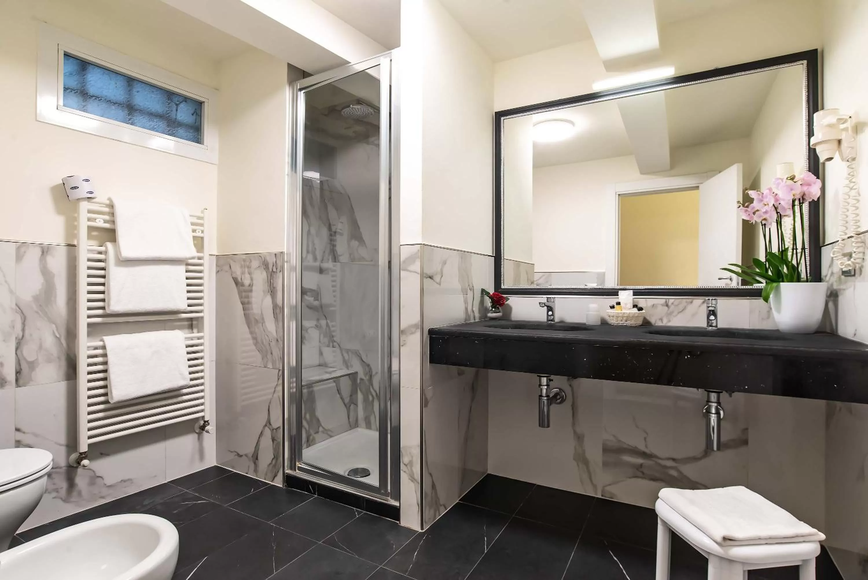 Bathroom in Hotel Accademia