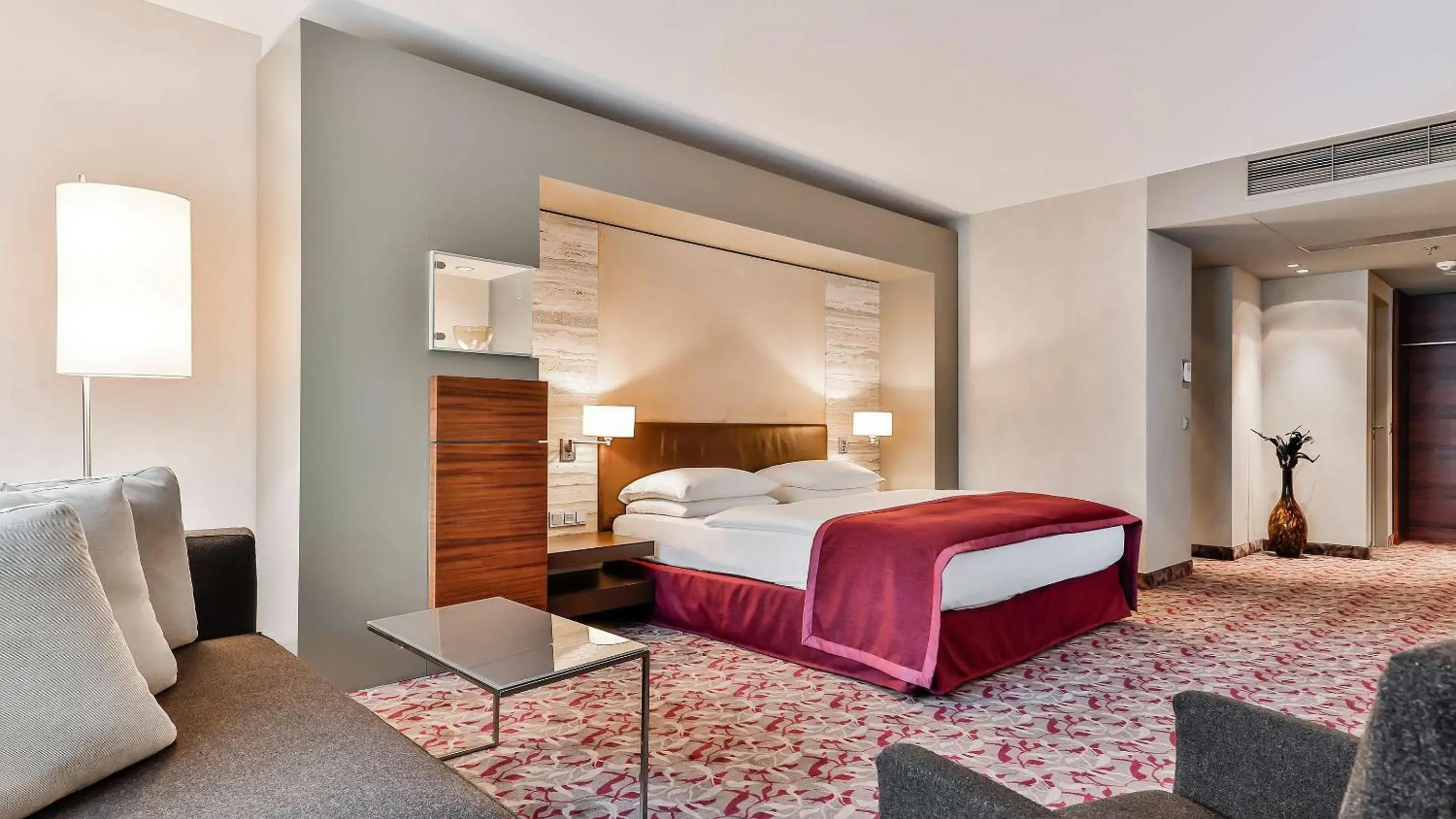 Photo of the whole room, Bed in Dorint Hotel am Heumarkt Köln