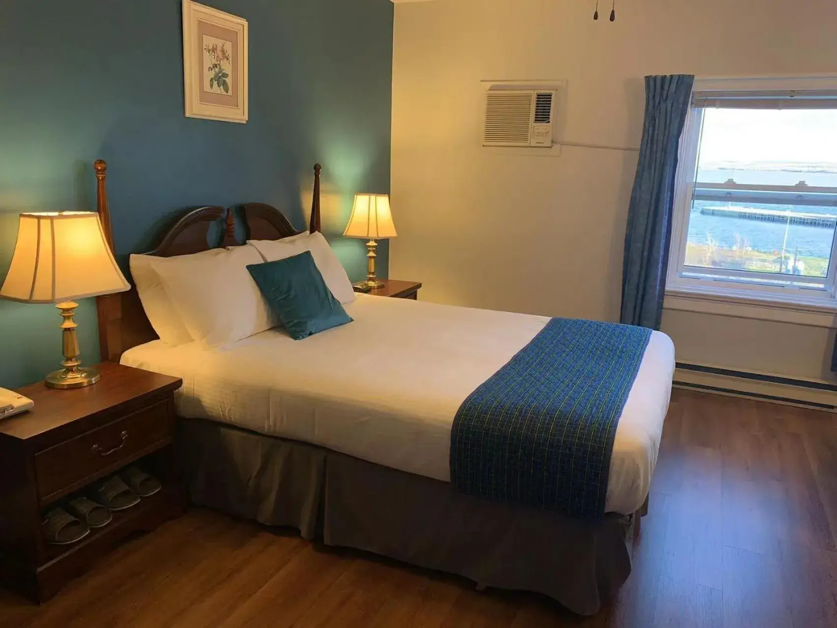 Standard Queen Room in Braeside Country Inn Standard Queen Room in Braeside Country Inn