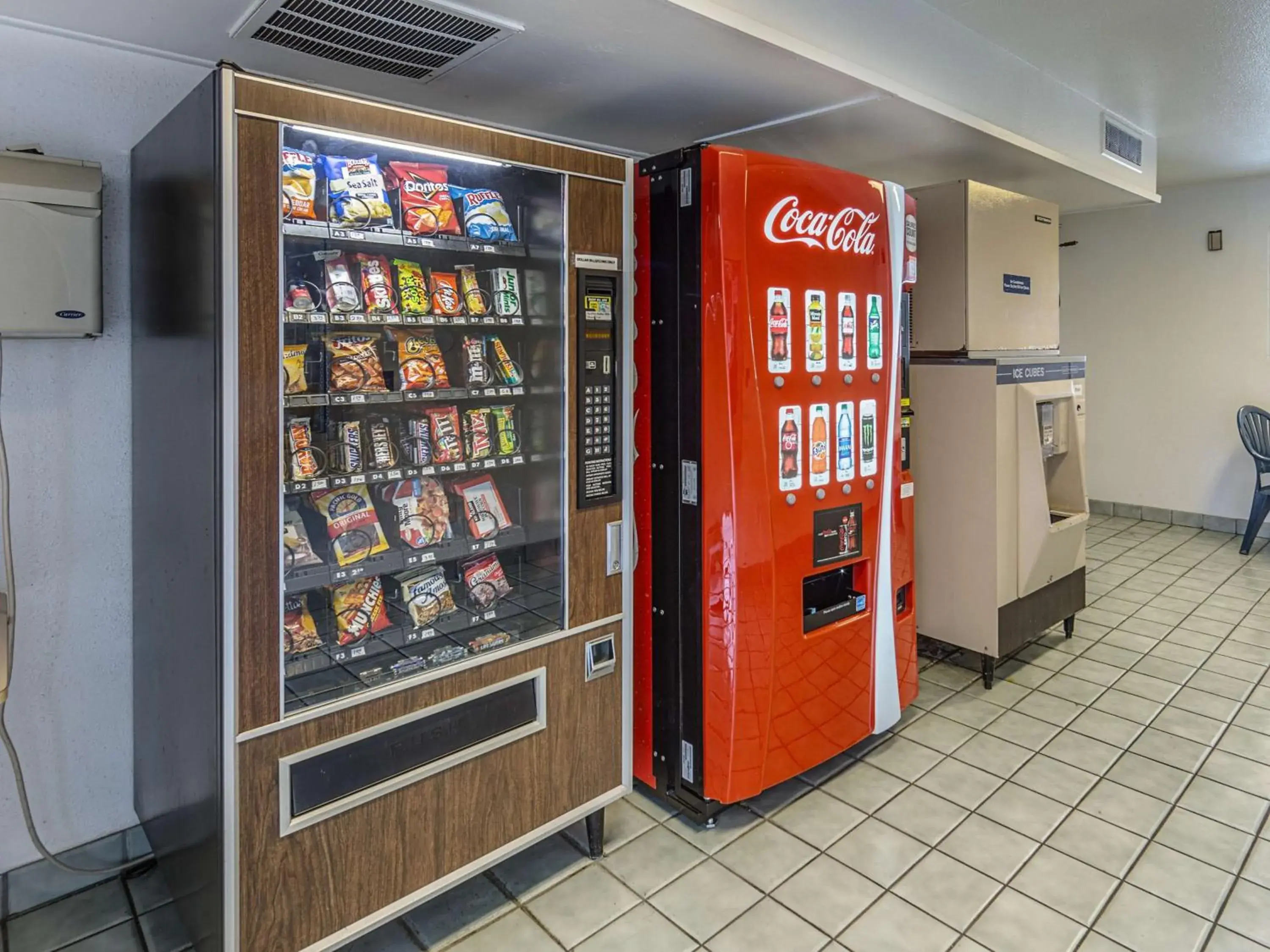 On site, Supermarket/Shops in Motel 6-Yreka, CA