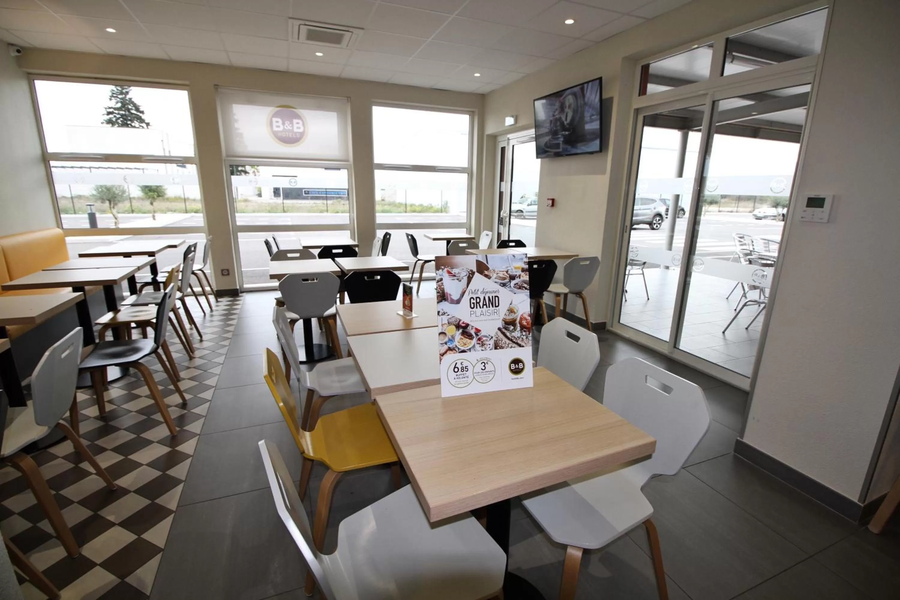 Restaurant/places to eat in B&B HOTEL Valence TGV Romans