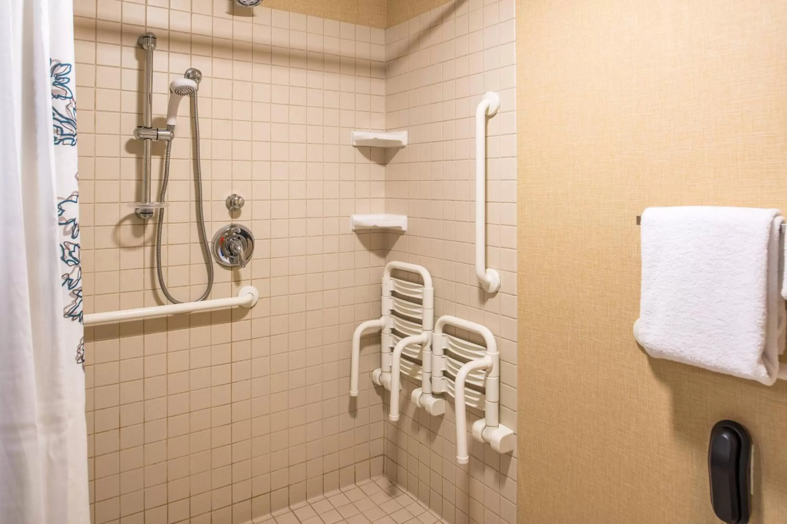 Bathroom in Residence Inn Pittsburgh North Shore