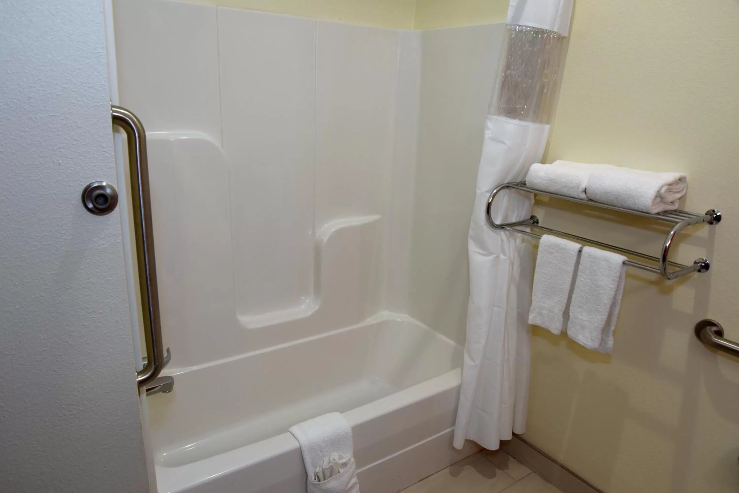 Bathroom in Home Away Kitchen Suites Enid
