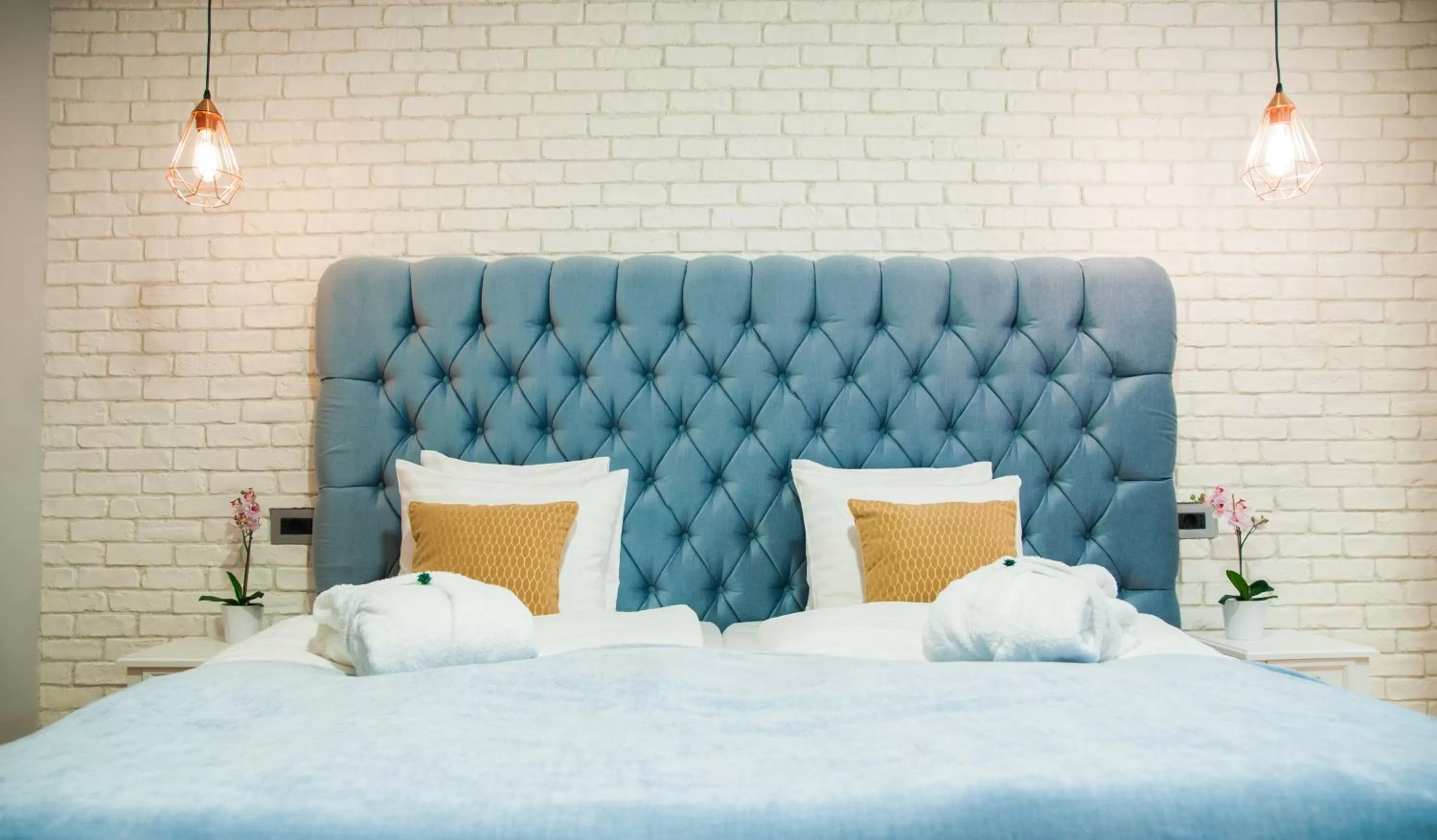 Photo of the whole room, Bed in Venis Boutique Hotel