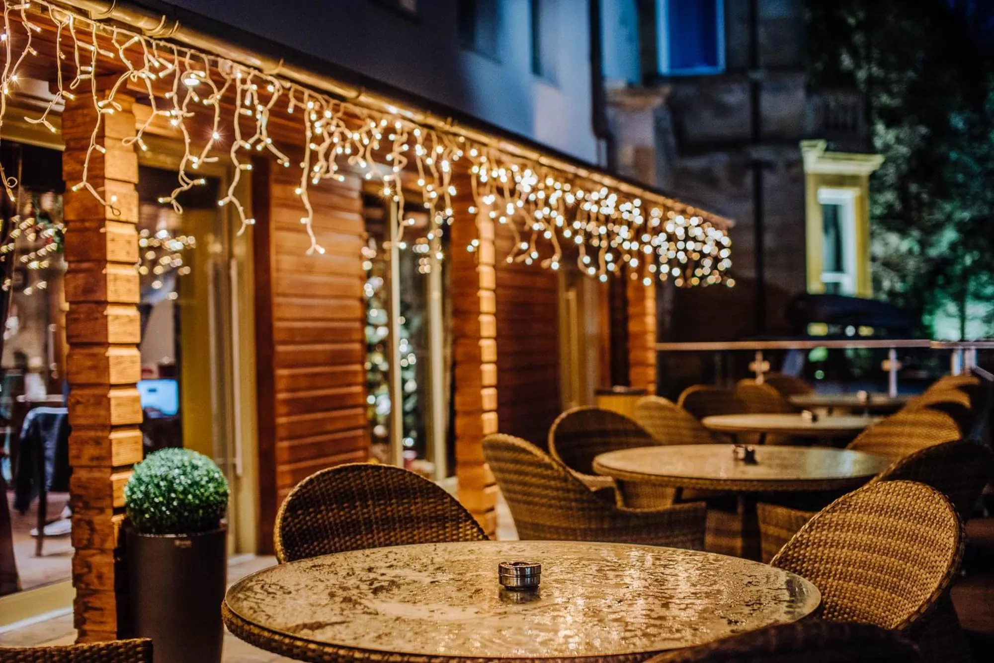 Patio in Lynnhurst Hotel