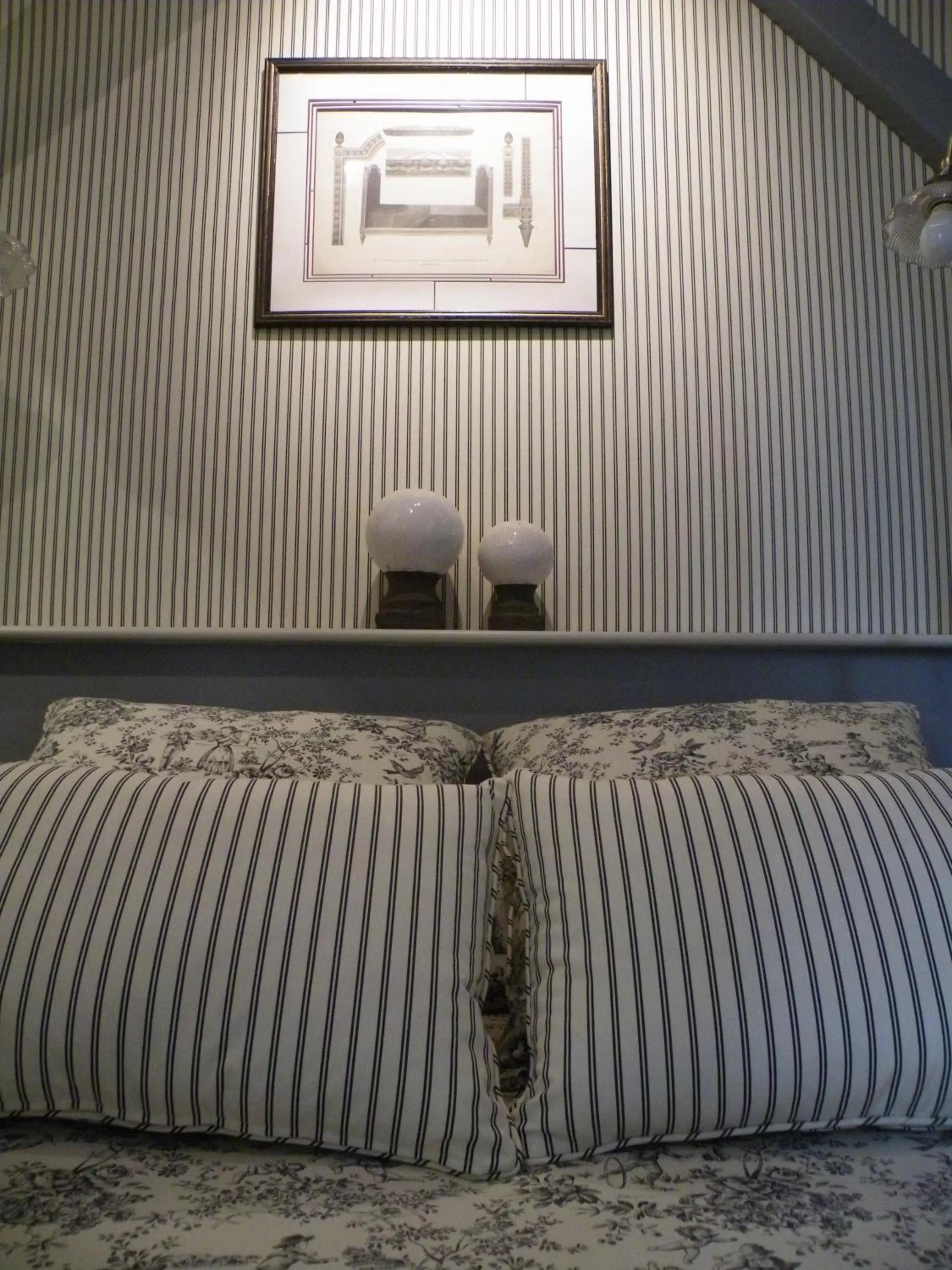 Bed in Hôtel Diderot