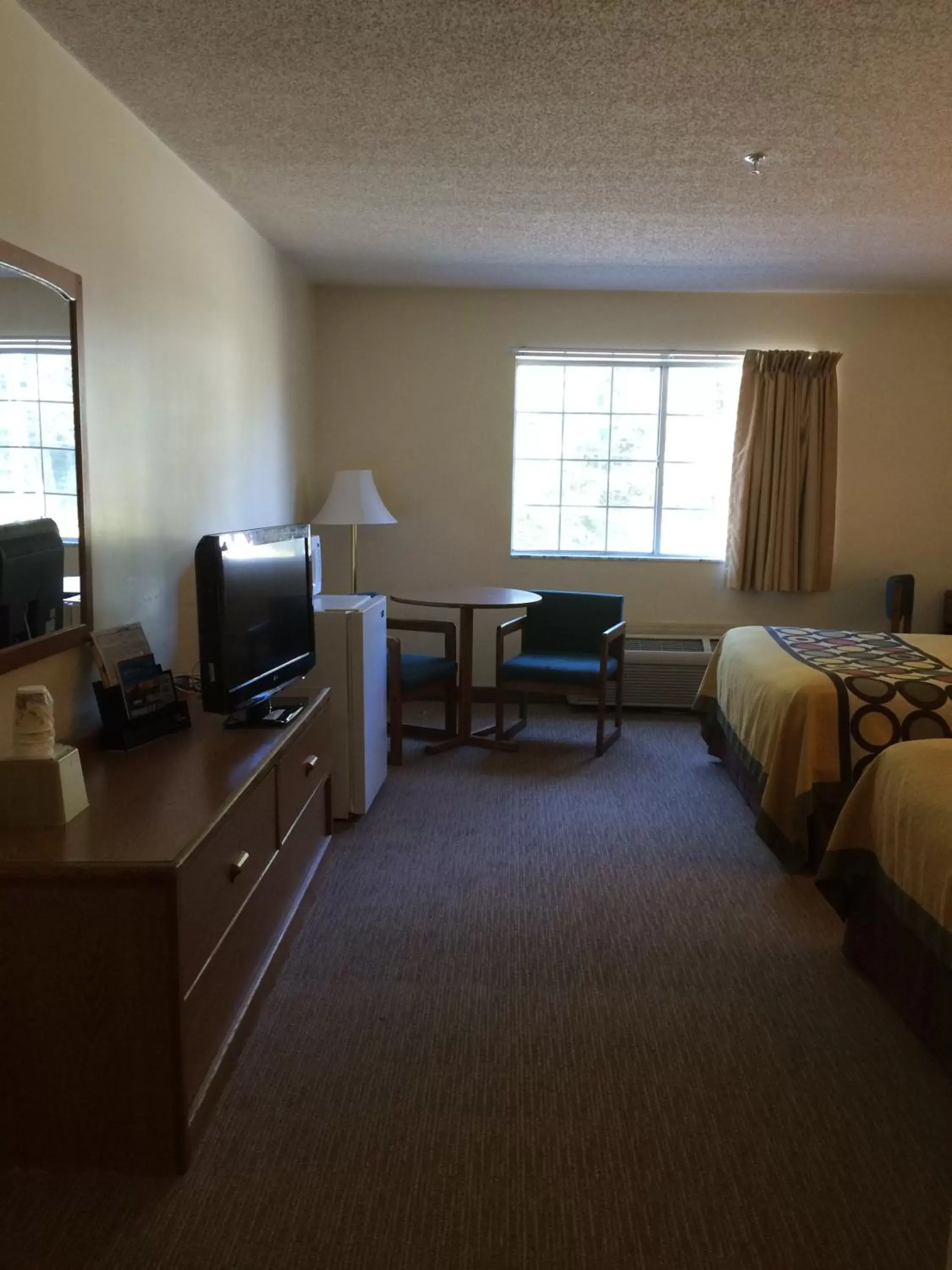 Photo of the whole room, TV/Entertainment Center in Brookshire Inn