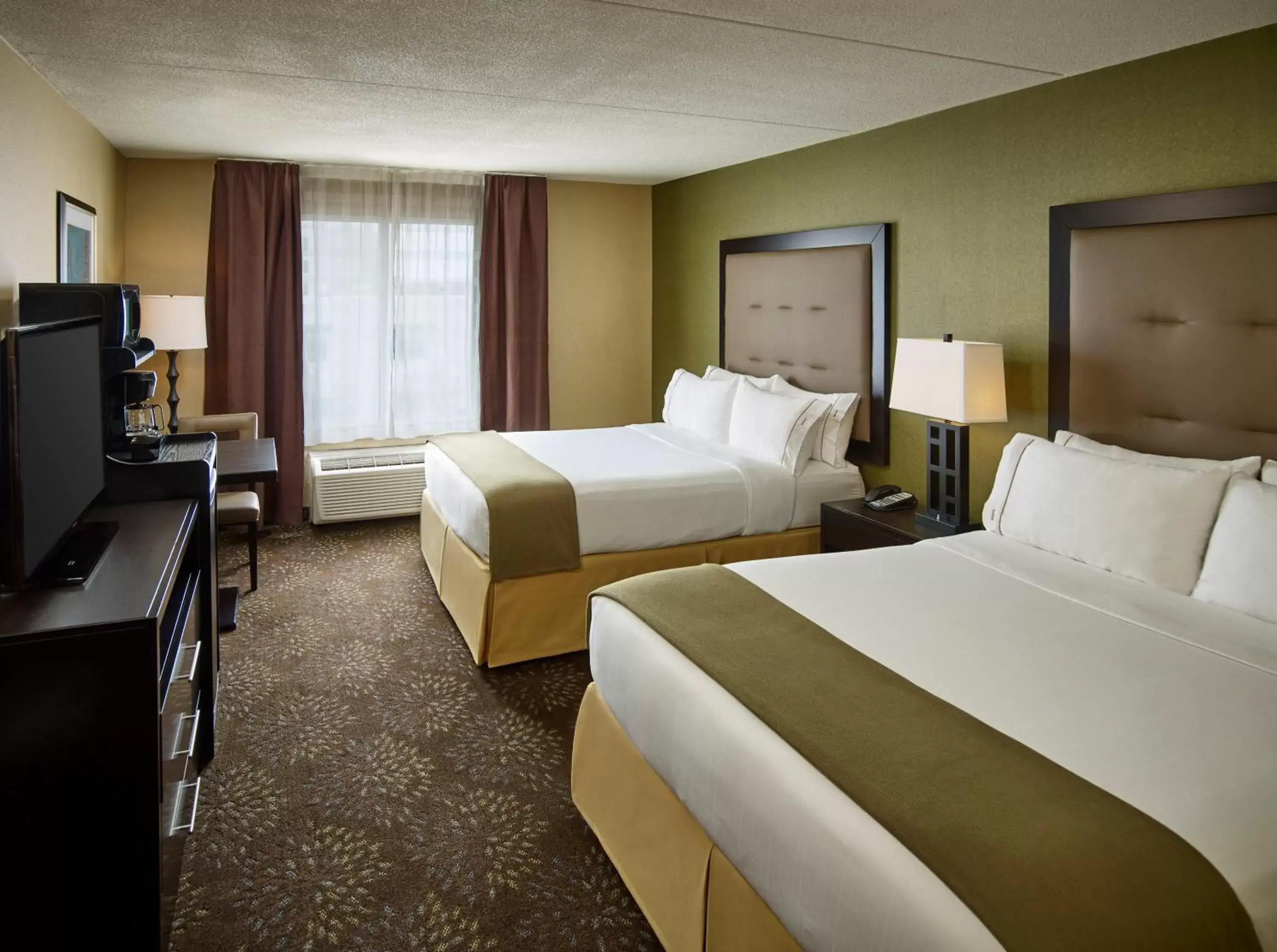 Photo of the whole room, Bed in Holiday Inn Express & Suites Timmins by IHG Photo of the whole room, Bed in Holiday Inn Express & Suites Timmins by IHG