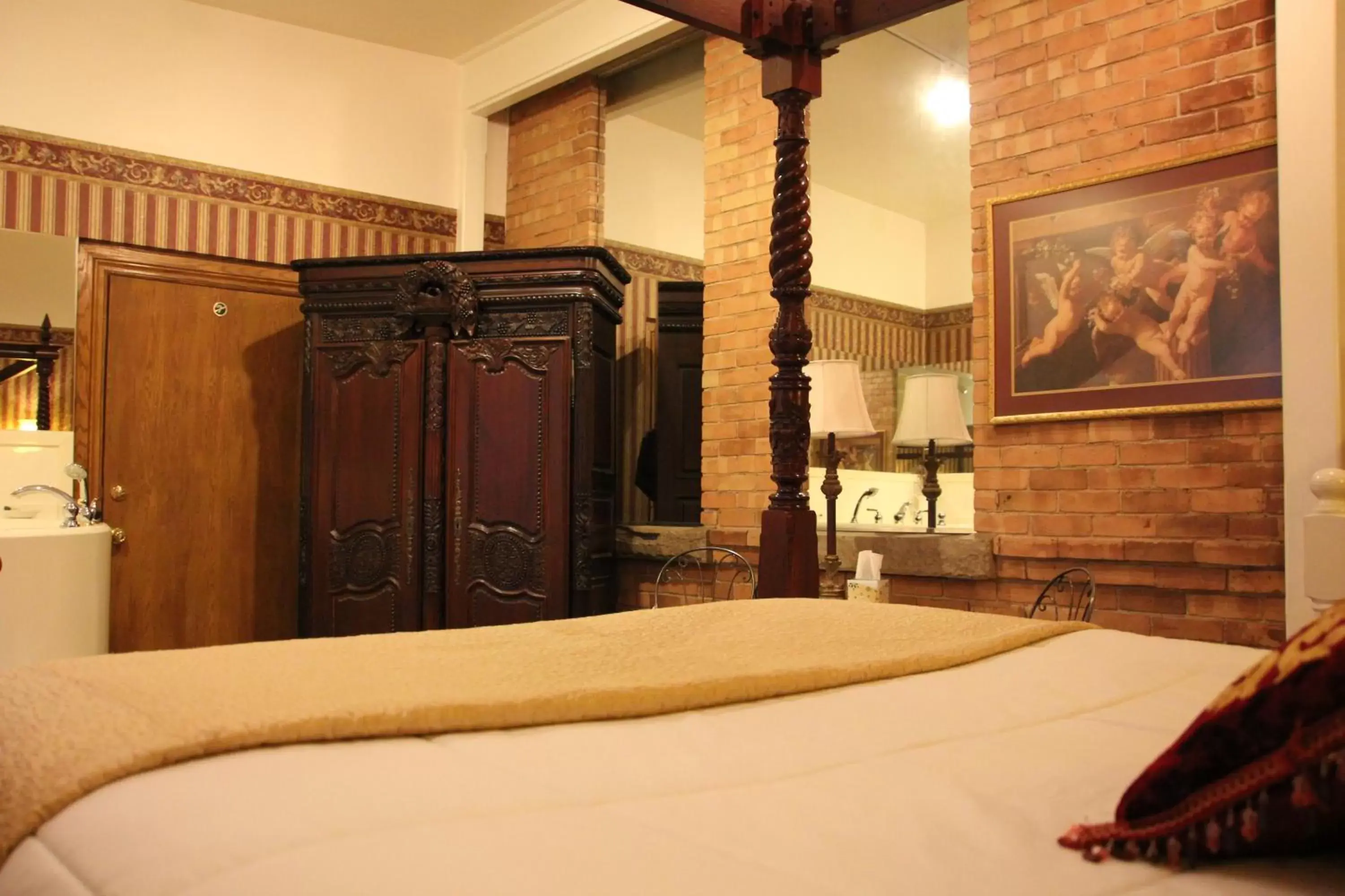 Bed in Hines Mansion