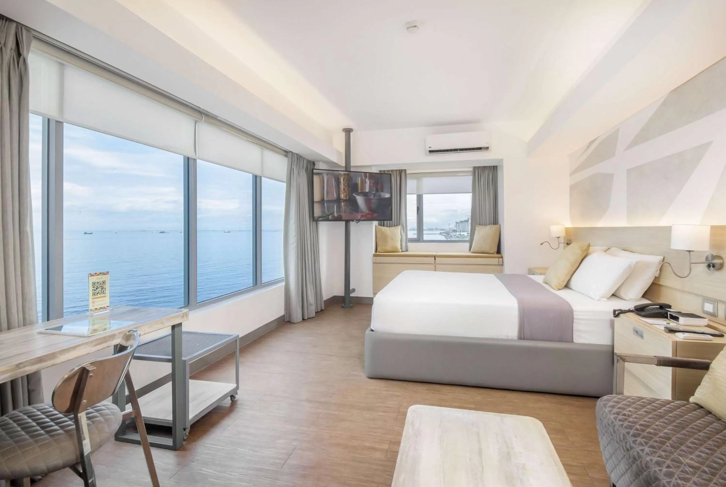 Photo of the whole room, Bed in TRYP by Wyndham Mall of Asia Manila