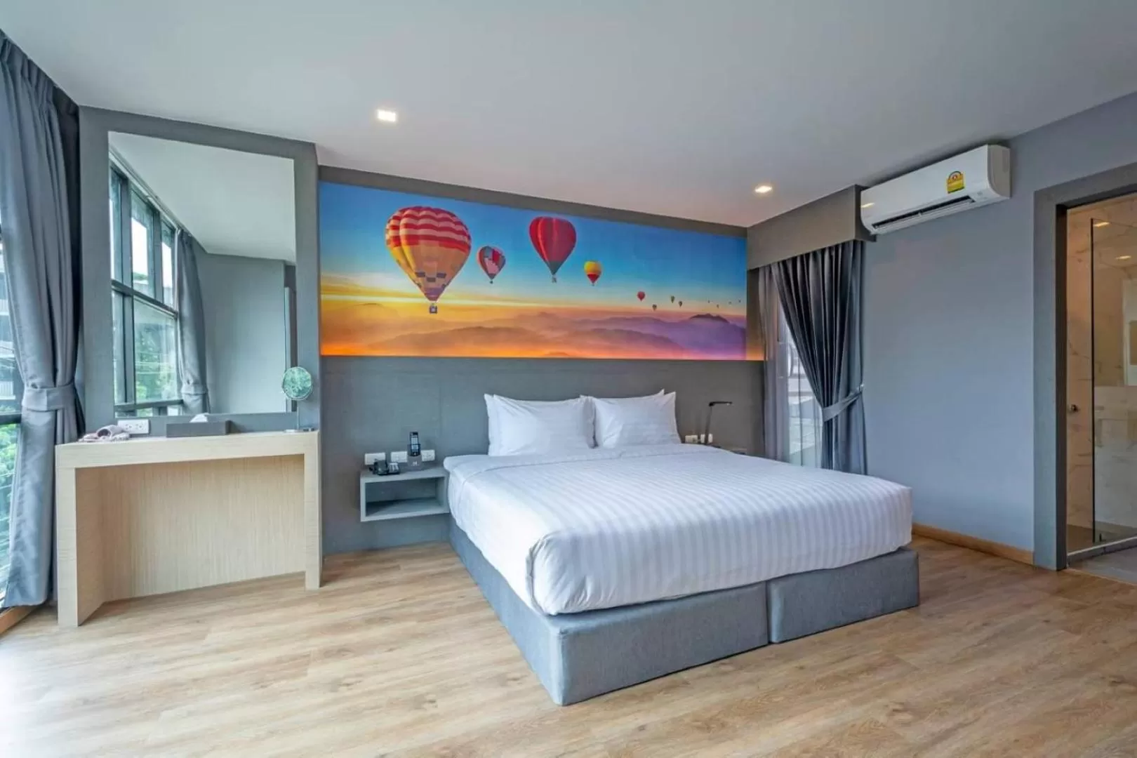 Bedroom, Bed in Hyde Park Hotel Bangkok