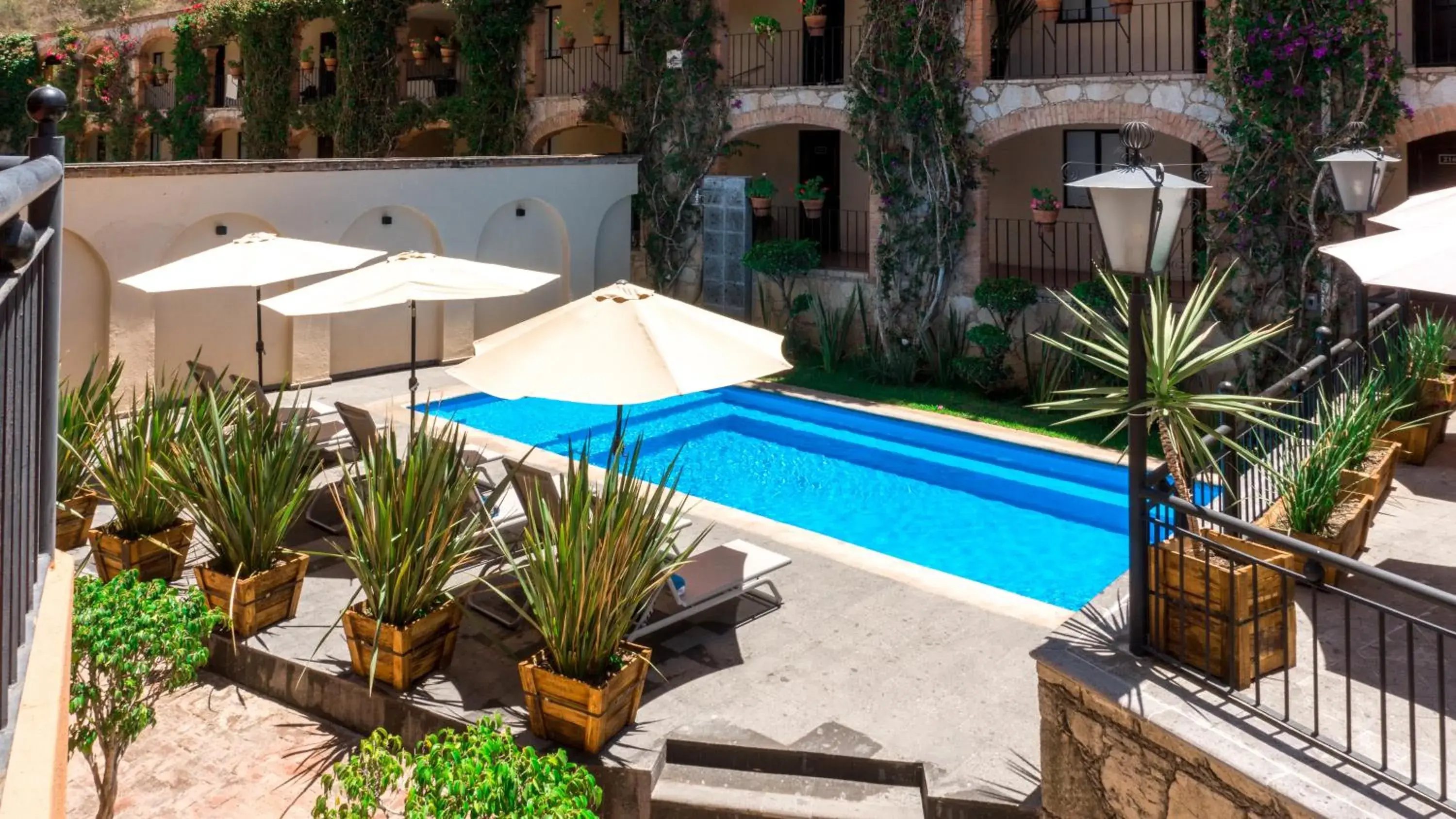 Swimming pool, Pool View in Hotel Abadia Plaza