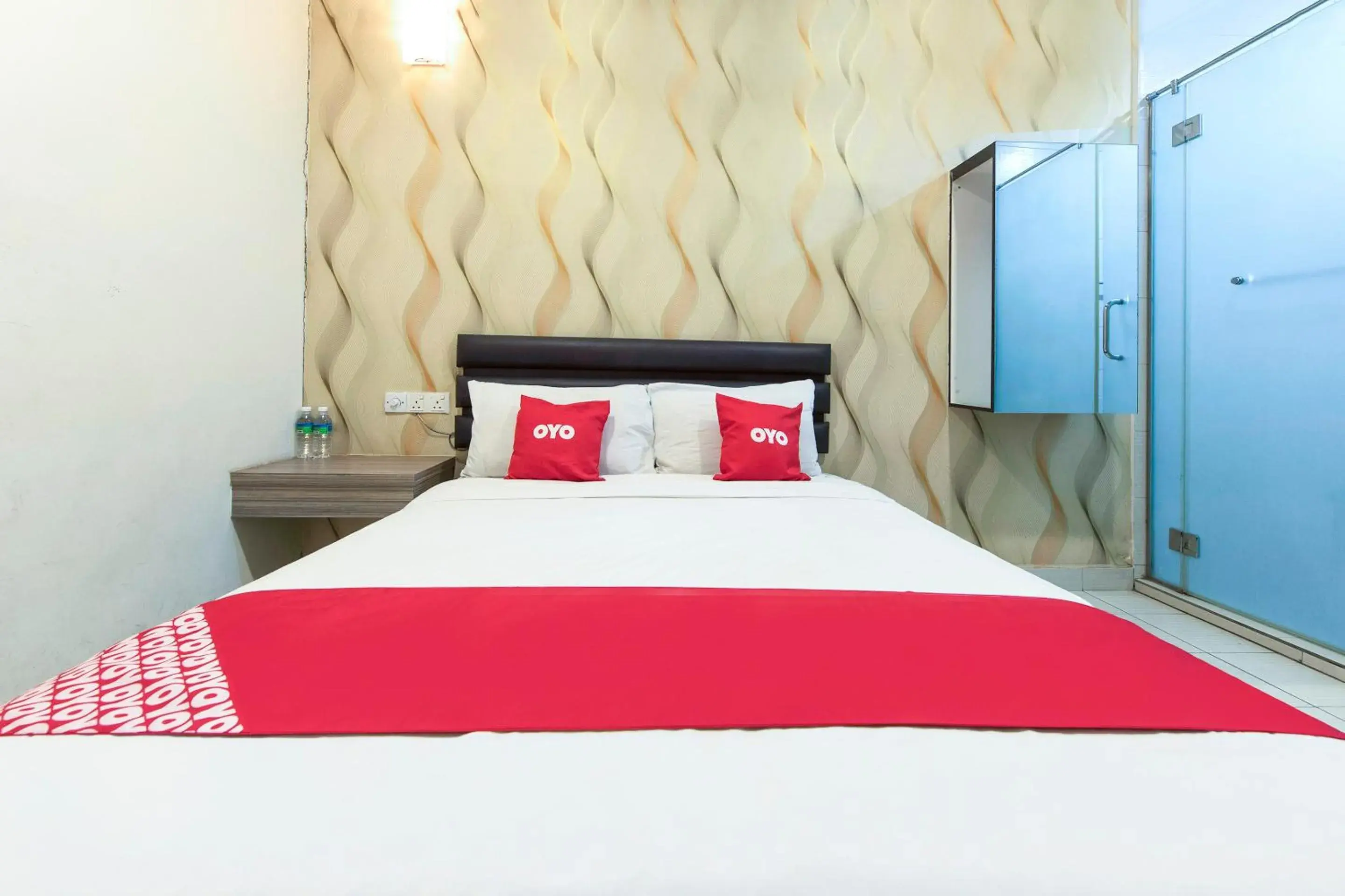 Bedroom, Bed in OYO 90385 H3 Hotel