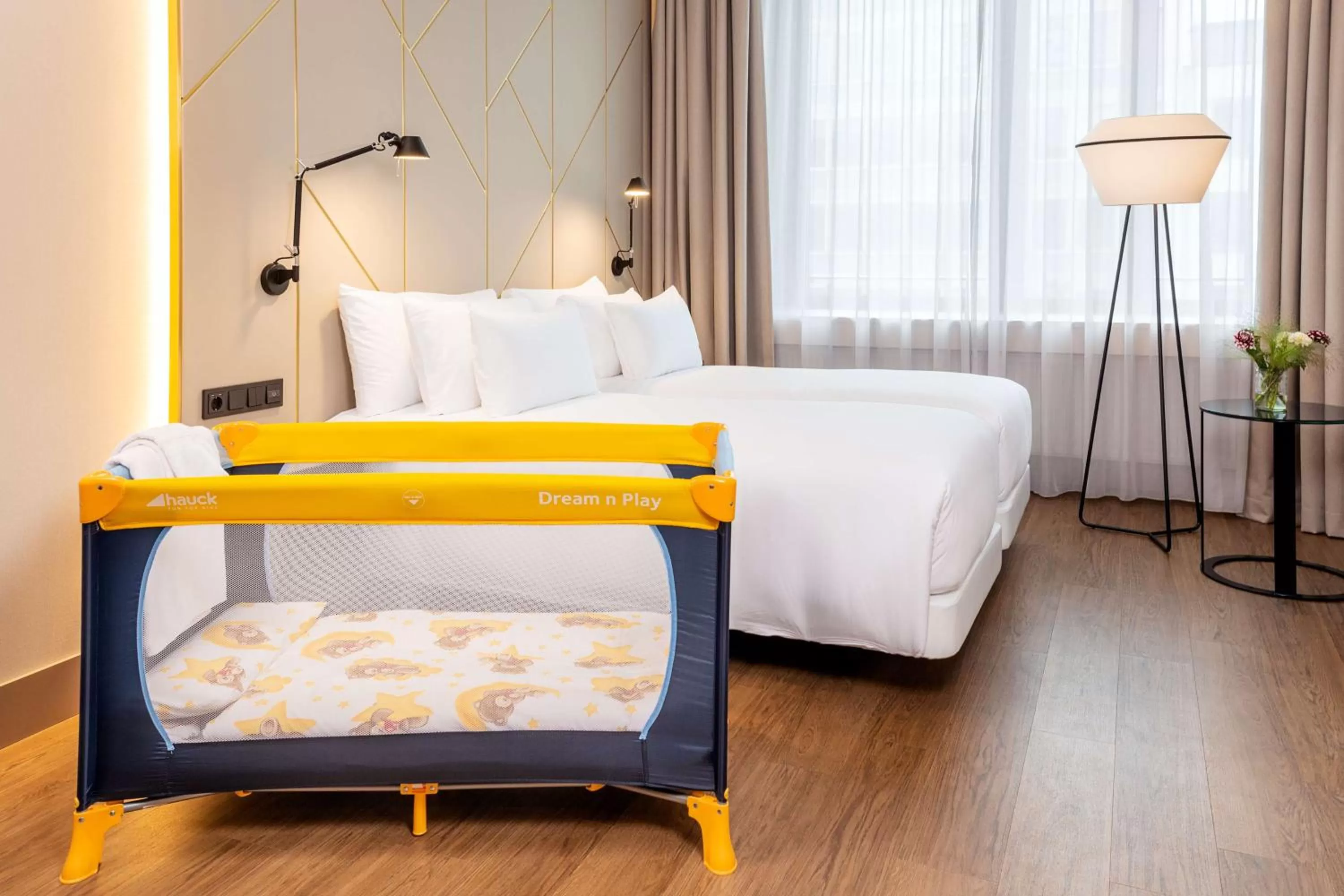 Bedroom, Bed in NH Collection München Bavaria