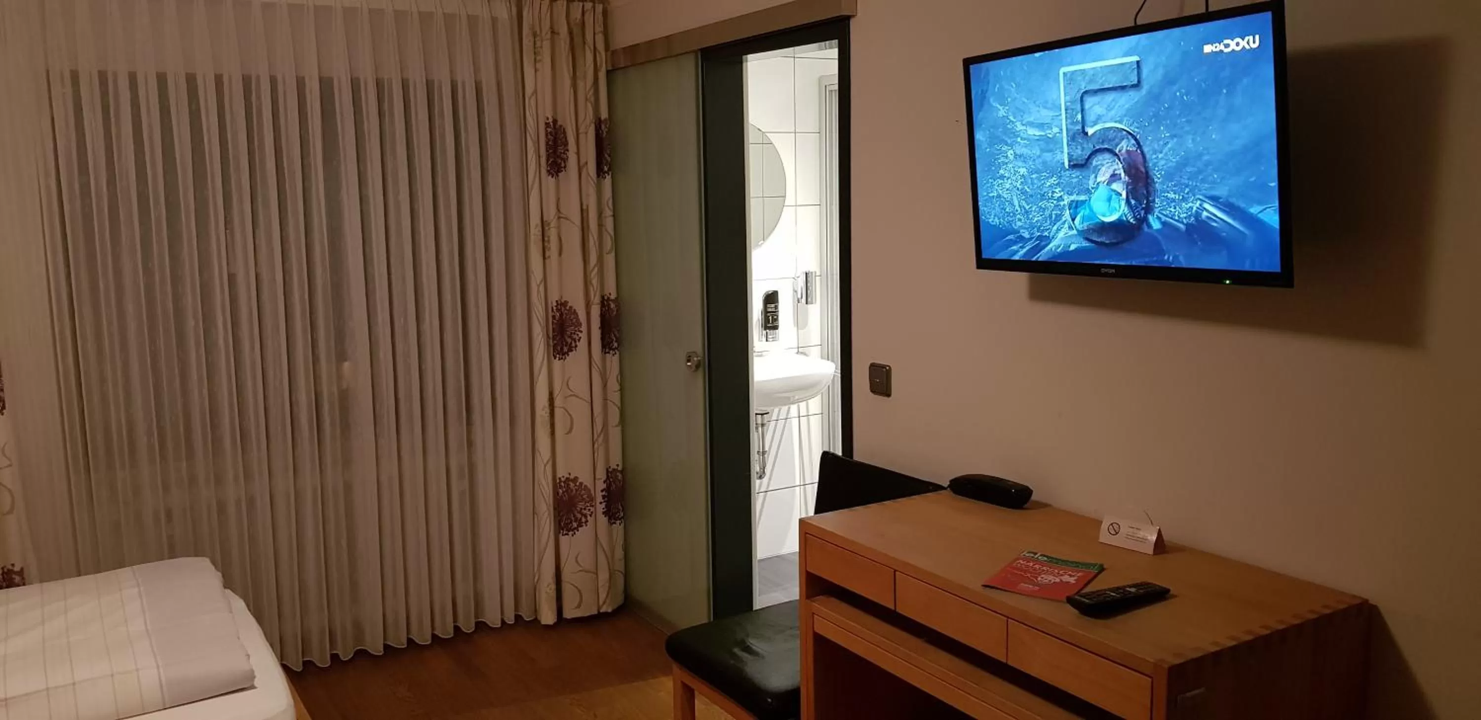 Photo of the whole room, Bed in Hotel-Restaurant Fröhlich