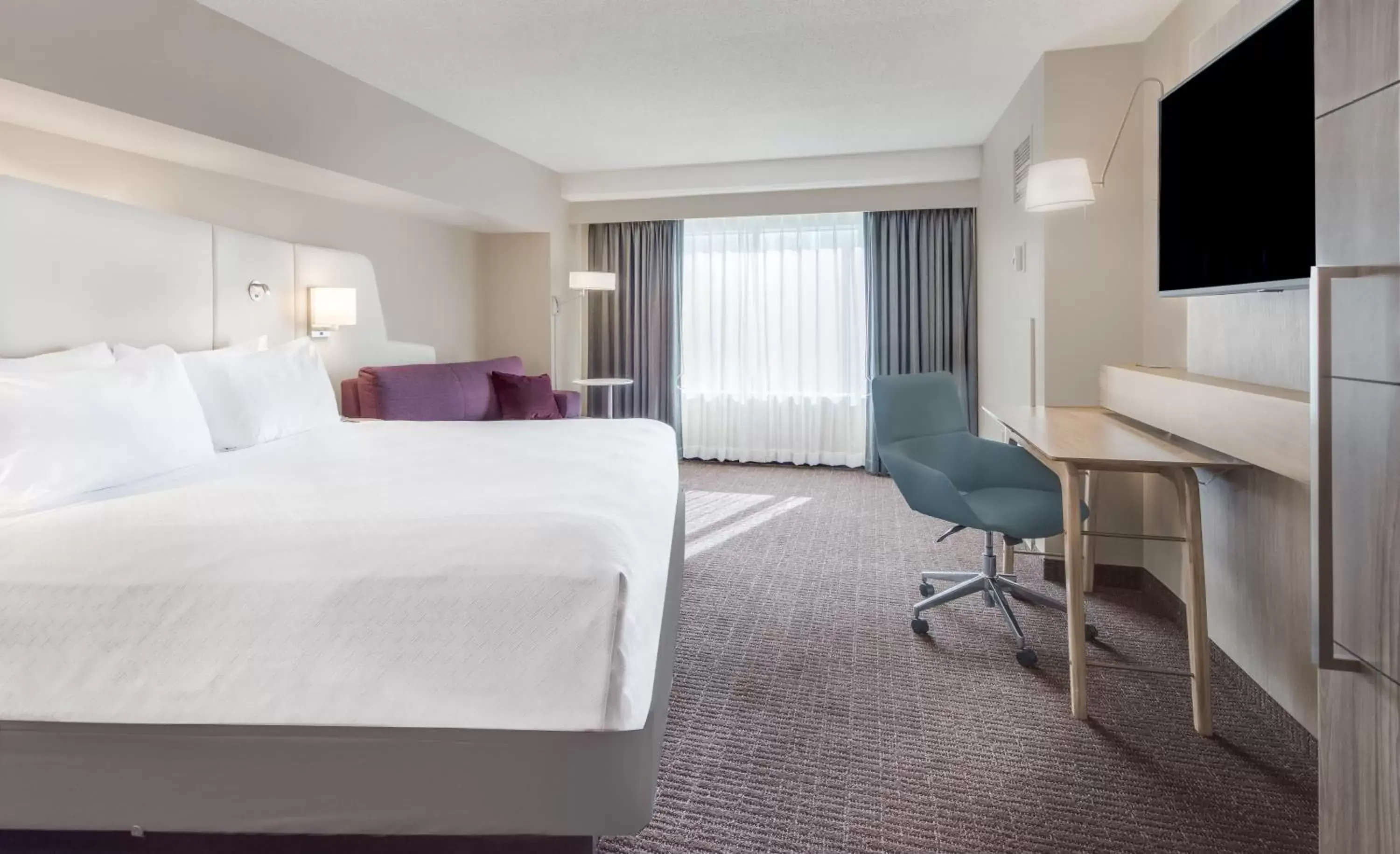 Photo of the whole room, Bed in Crowne Plaza Cleveland at Playhouse Square, an IHG Hotel