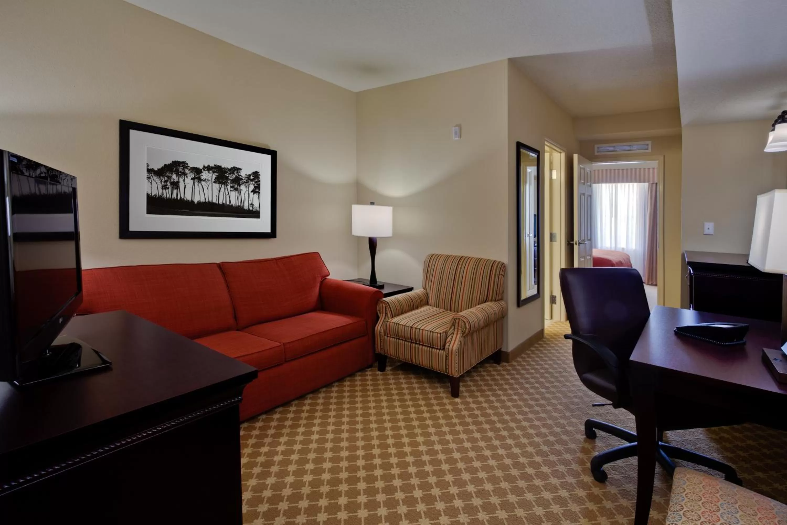 Living room in Country Inn & Suites by Radisson, Port Orange-Daytona, FL