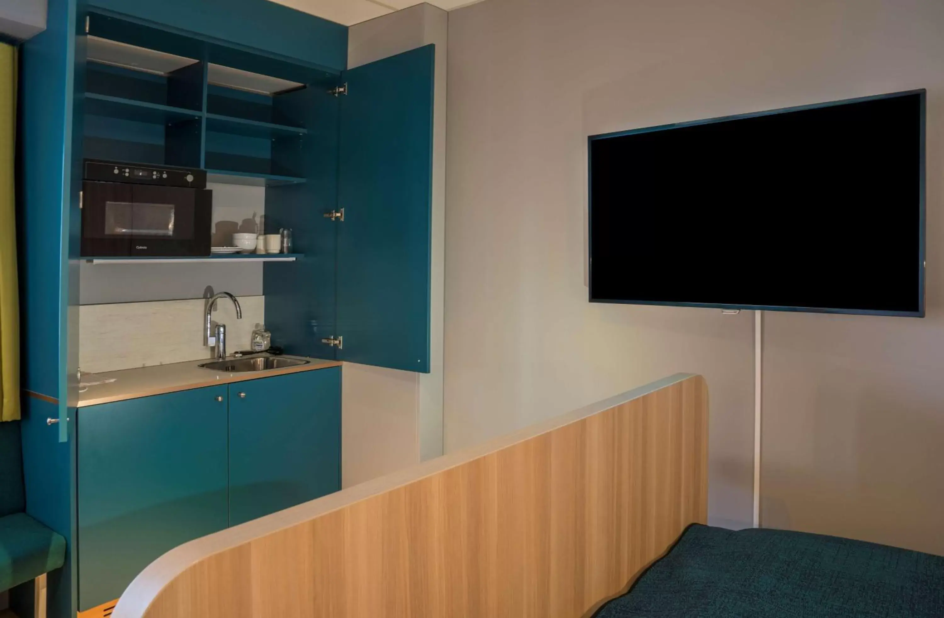 Kitchen or kitchenette, TV/Entertainment Center in Scandic Kista