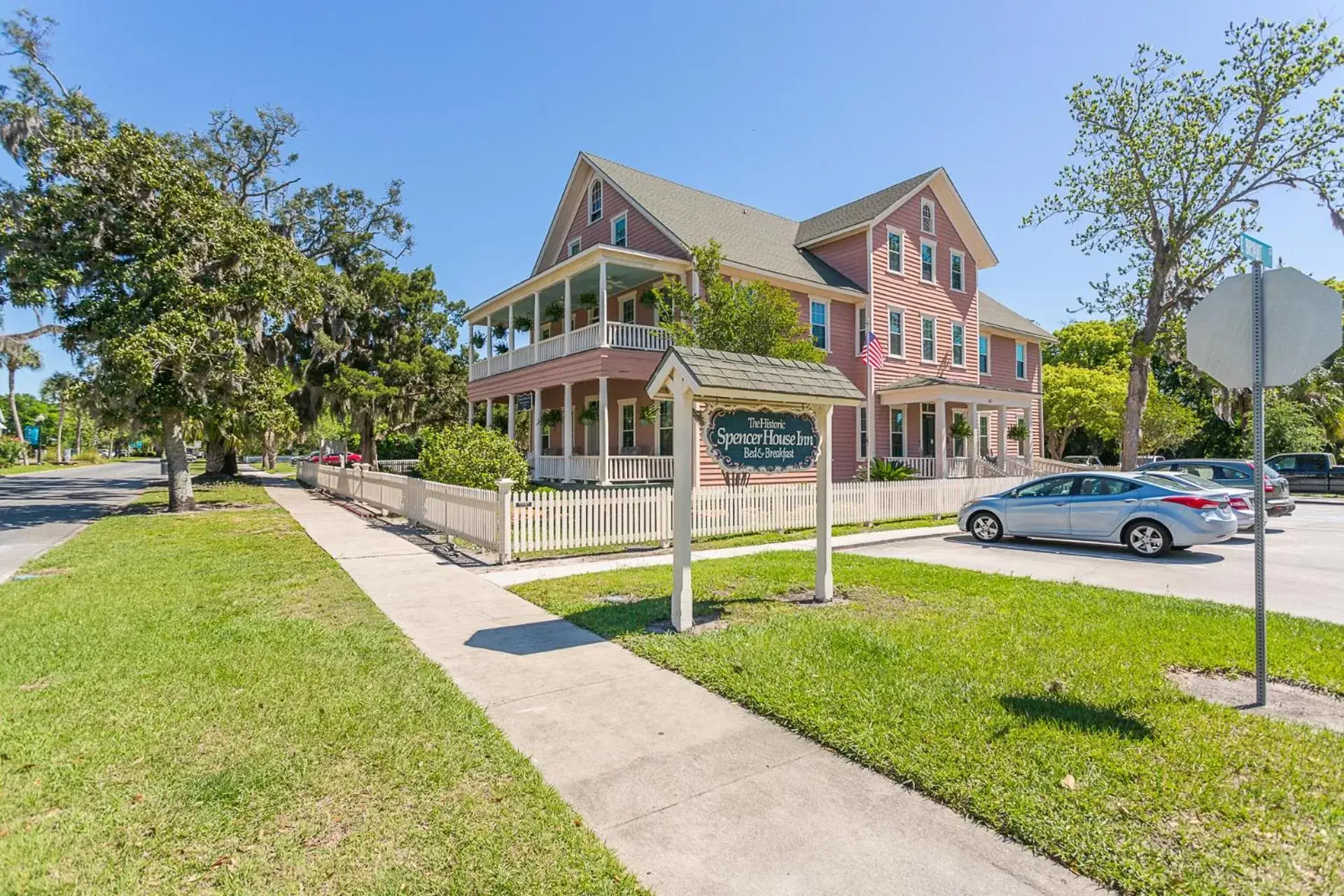 Property Building in Spencer House Inn