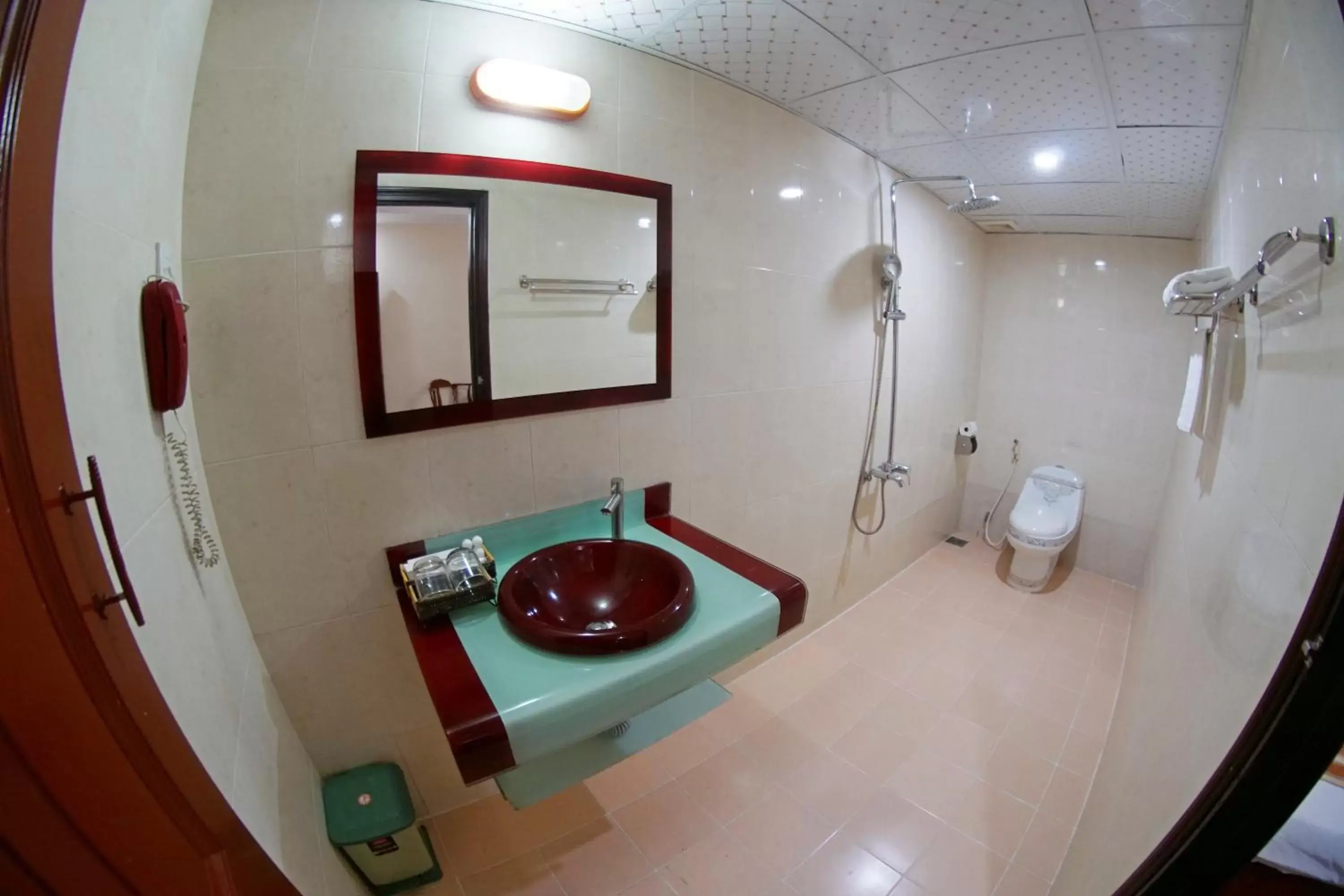 Shower, Bathroom in Kieu Anh Hotel