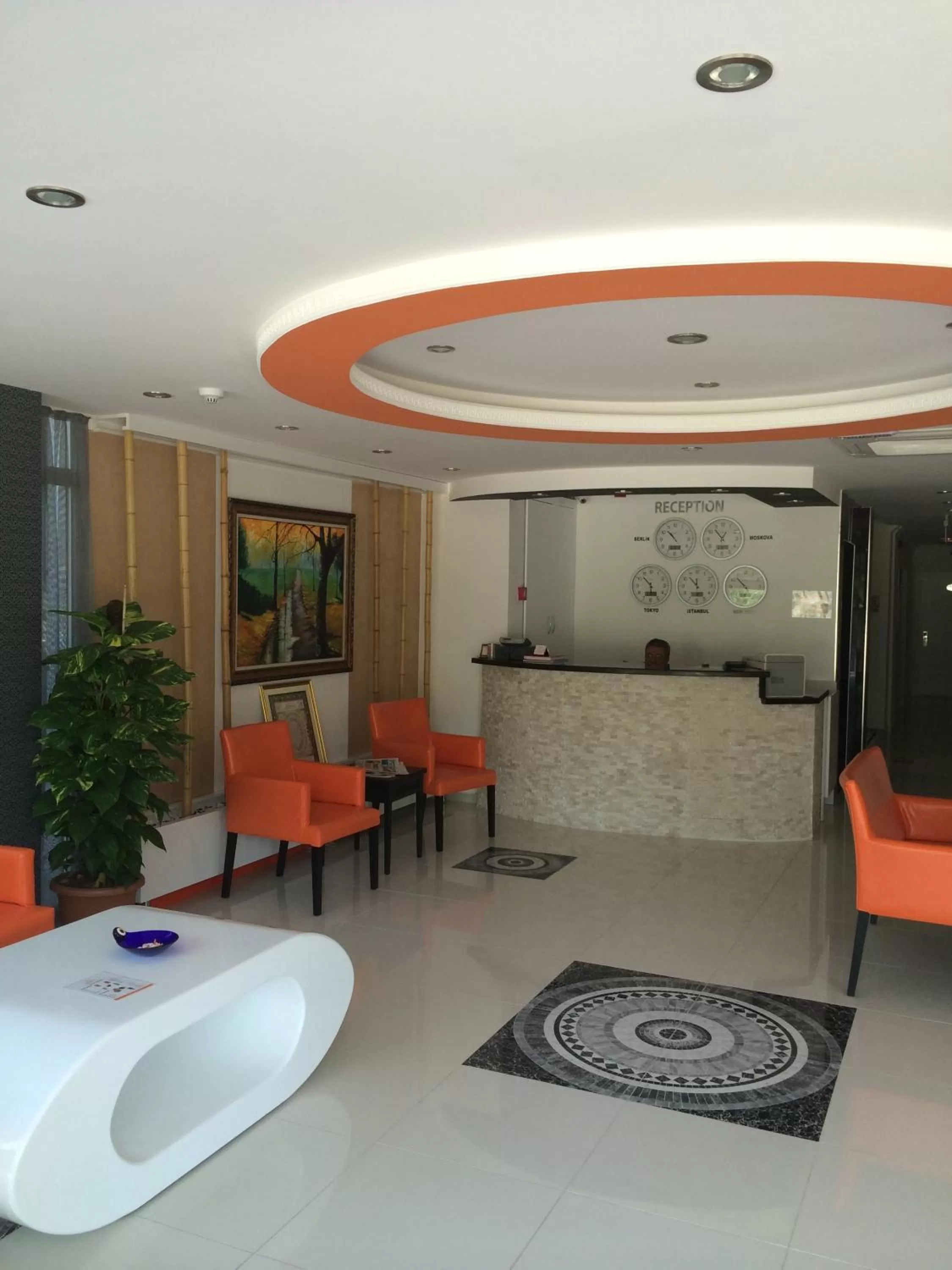 Lobby or reception in Mutado Hotel