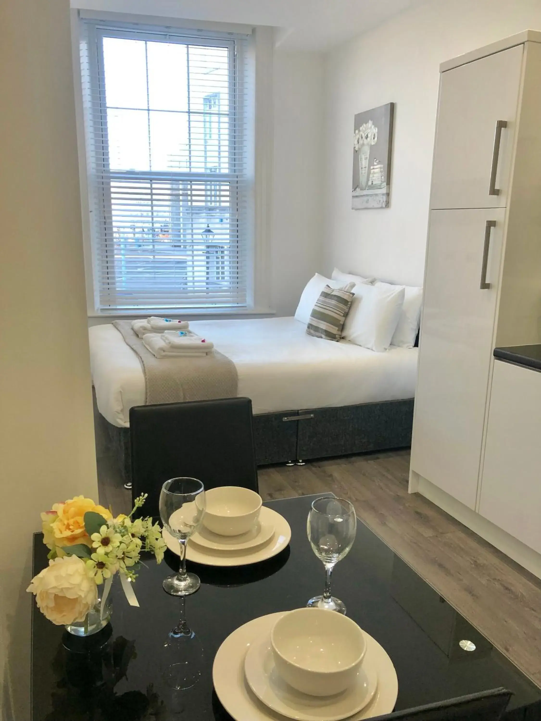 Bed, Dining Area in FoxHouse Studio Apartments
