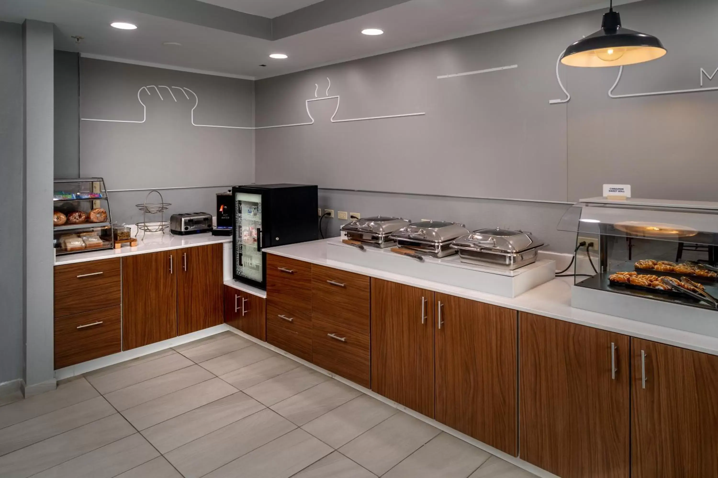 Buffet breakfast, Kitchen/Kitchenette in Holiday Inn Express - Charleston/Kanawha City, an IHG Hotel