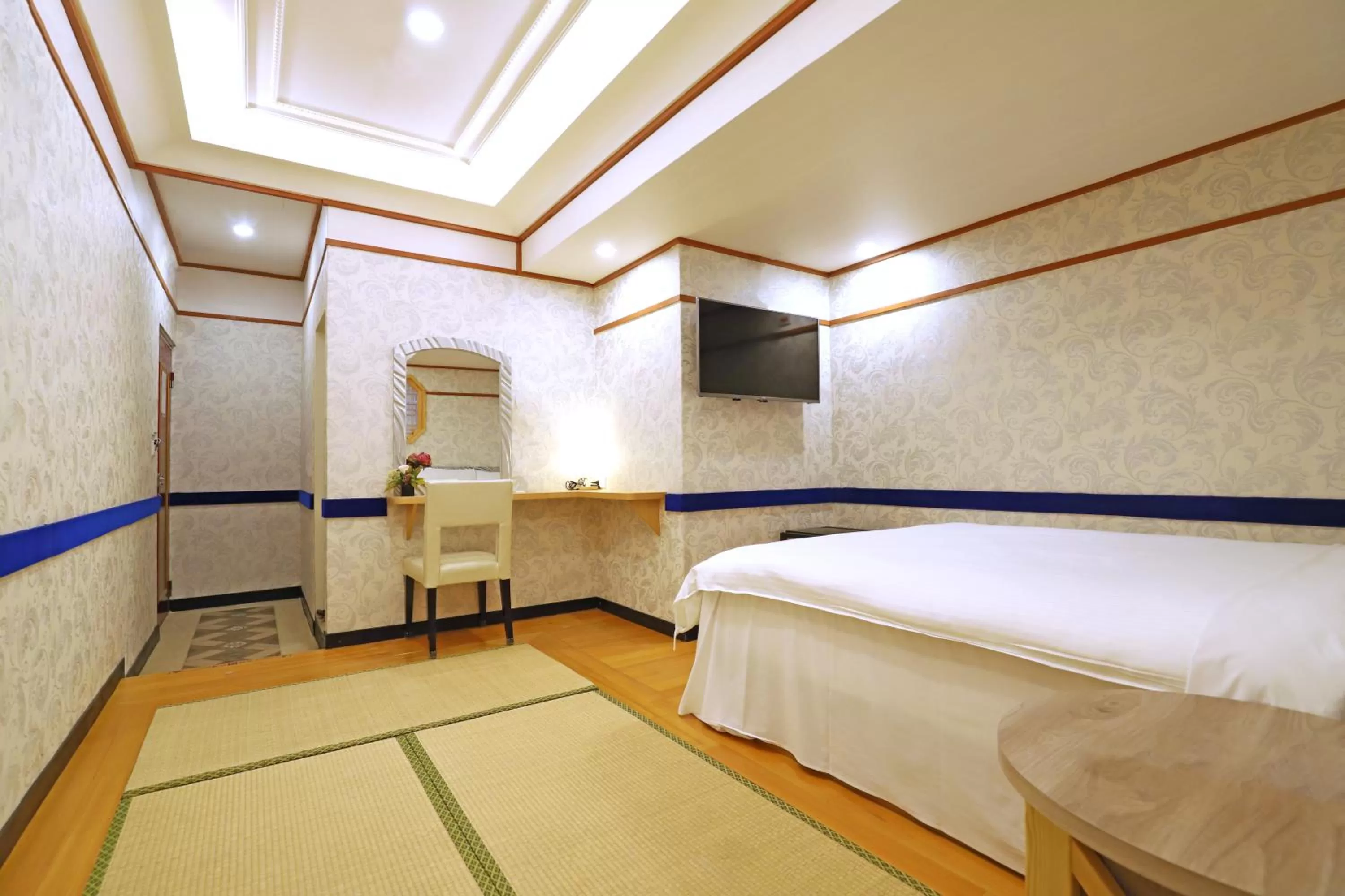 Bed in Gorgeous Hot Spring Resort