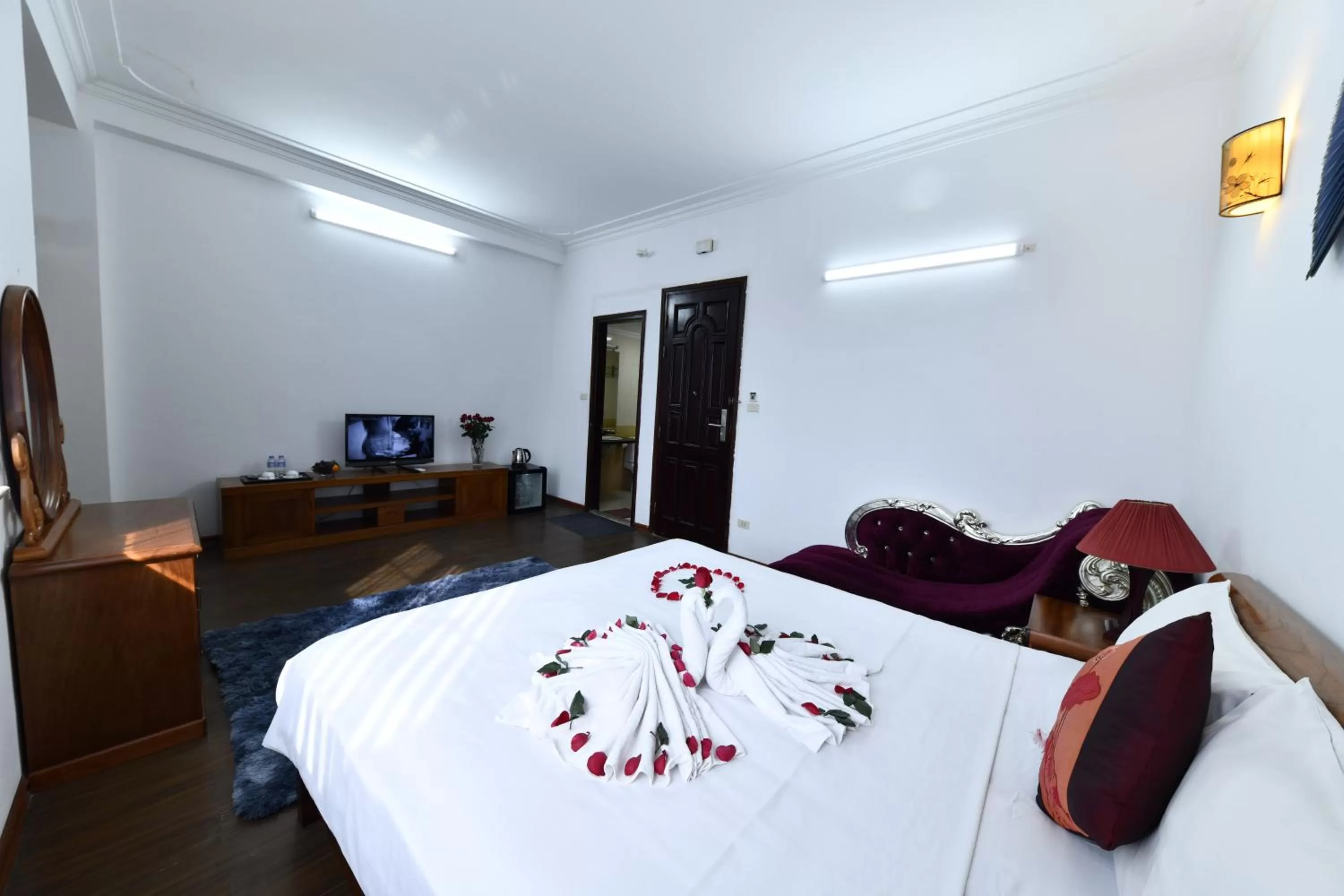 Bedroom, Bed in Phoenix Legend Hotel Hanoi