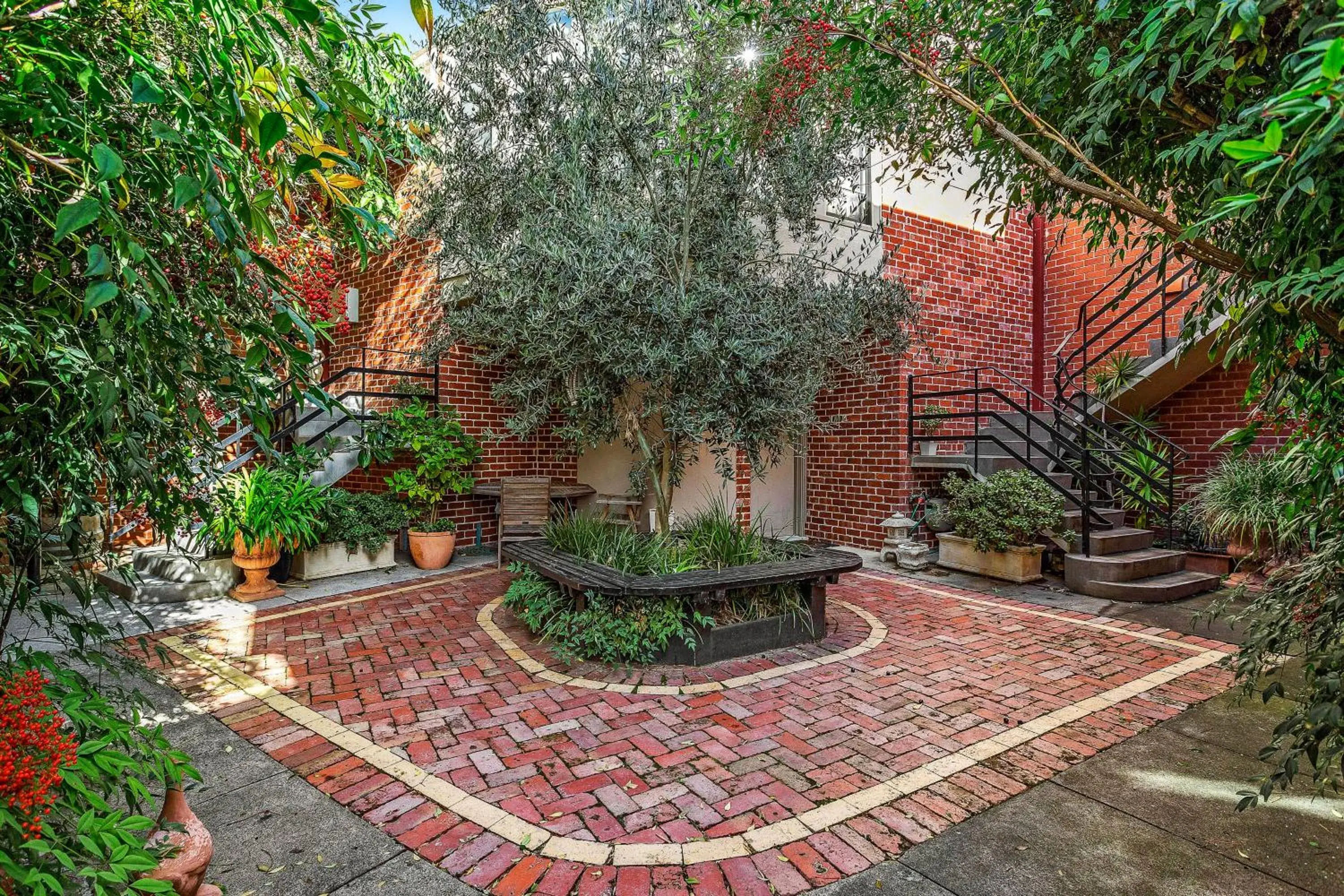 Facade/entrance, Garden in Captains Retreat Apartments and Cottages