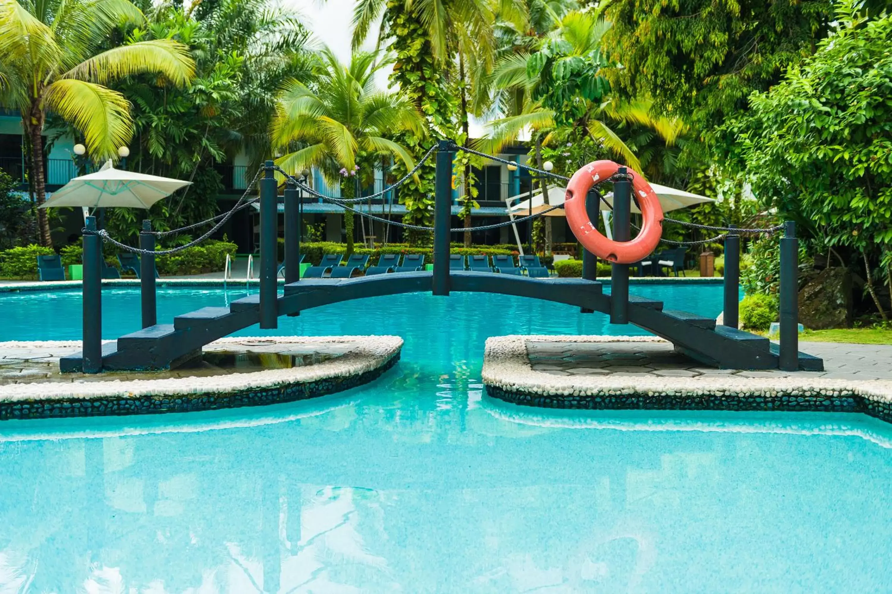 Swimming Pool in Riande Aeropuerto Hotel Casino