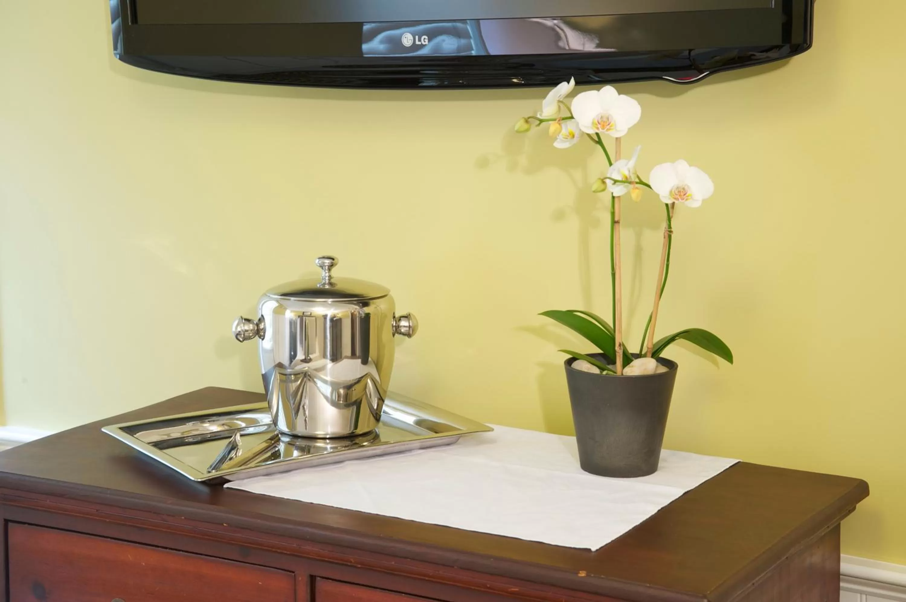 Decorative detail in Concord's Colonial Inn